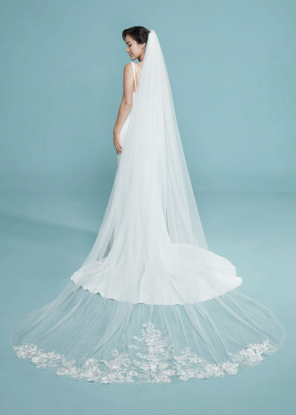 Elegant Trinity Veil Cathedral Wedding Veil with Floral Lace Hemline - Perfect for Bridal Gowns, Church Ceremonies & Romantic Photos
