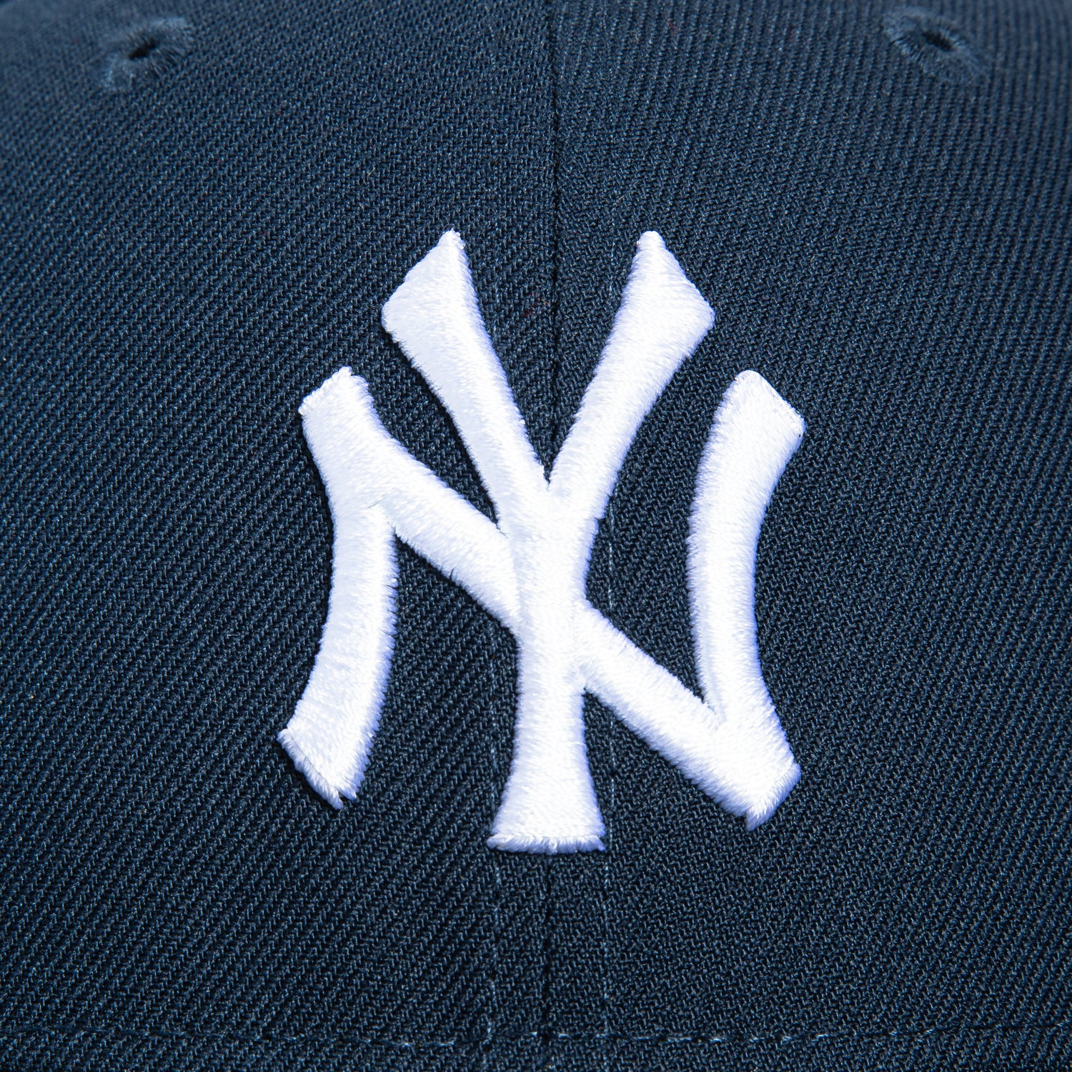 New Era 59Fifty New York Yankees Baseball Cap - Navy, Black & White Adjustable Snapback Hat for Men & Women | Perfect for Baseball Games, Streetwear & Casual Outfits
