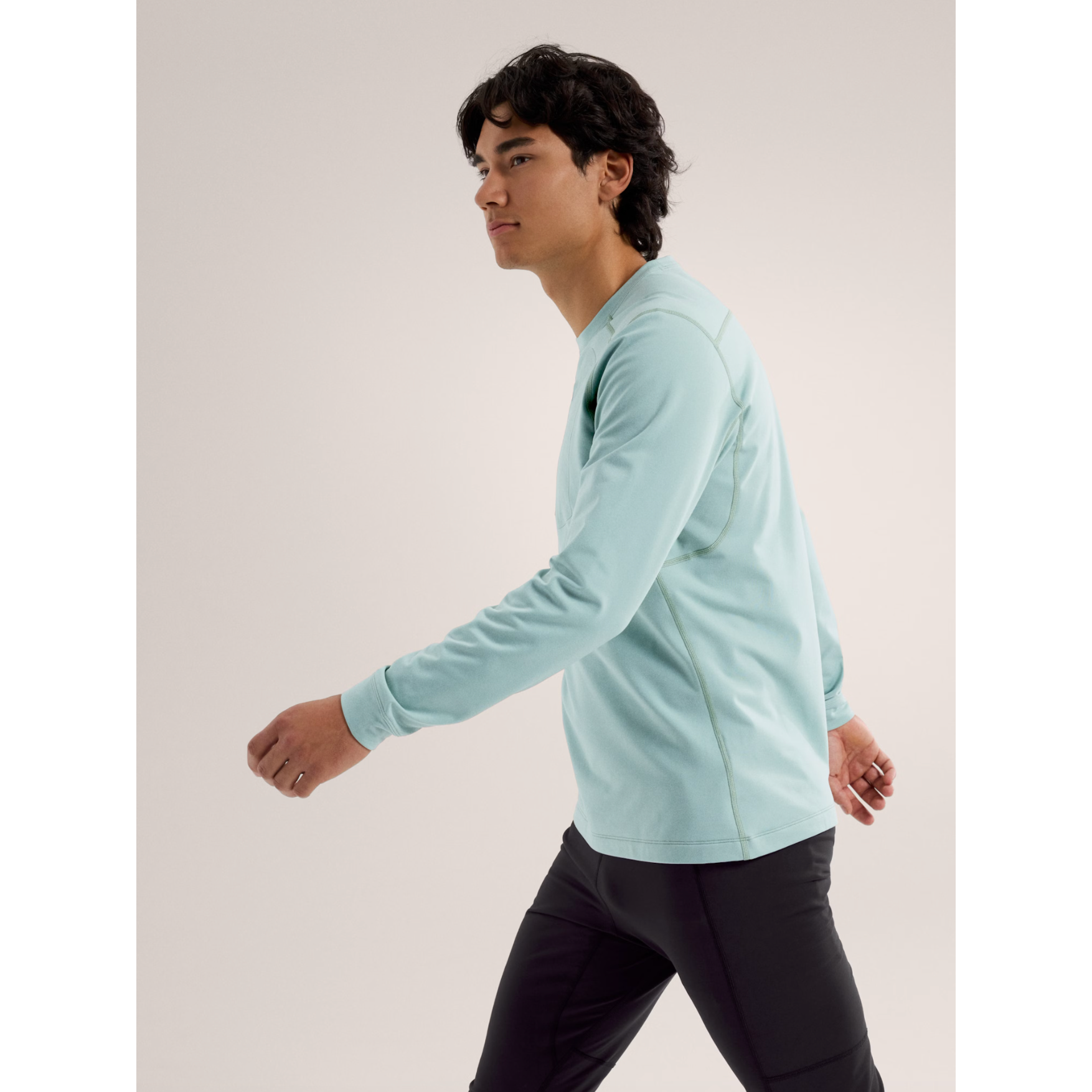 Arc'teryx Men's Rho LT Crew Neck Baselayer - Lightweight Merino Wool Thermal Shirt for Hiking, Skiing & Outdoor Activities