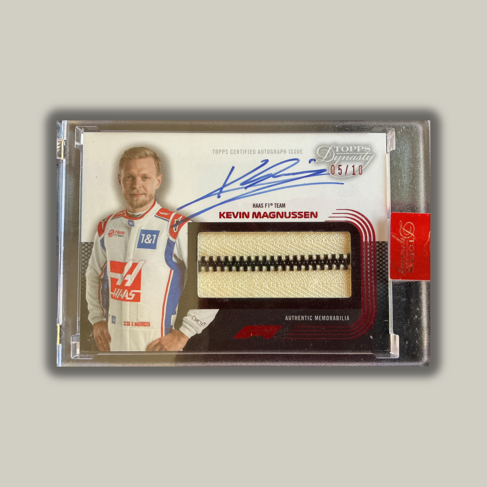 2022 Kevin Magnussen #DAF KM Dynasty Autograph Suit Zipper - Perfect for F1 Racing Fans, Collectors, and Motorsport Memorabilia Enthusiasts