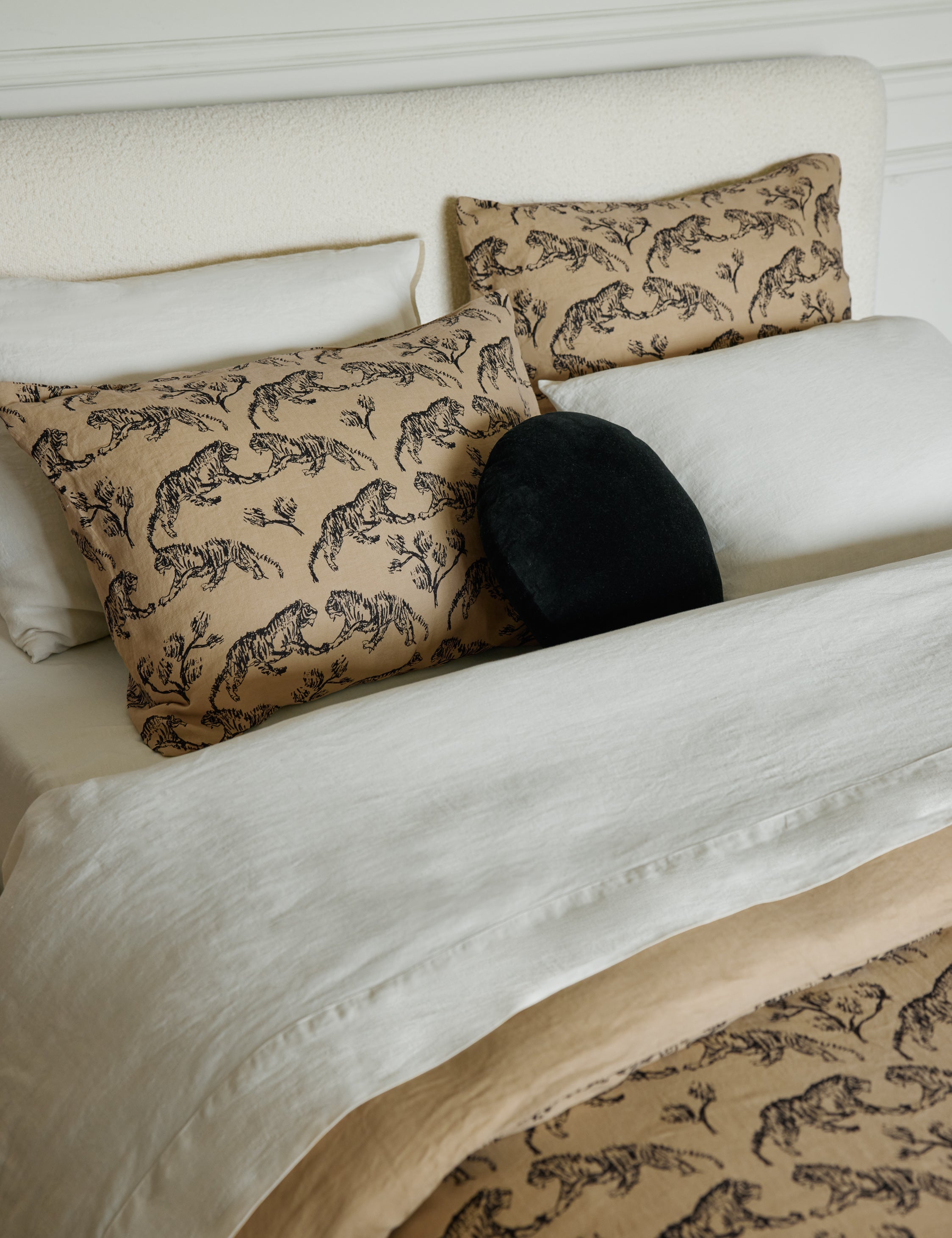 Essie Hemp Sheet Set by Sarah Sherman Samuel | Organic Hemp Bed Sheets | Queen/King Size | Soft & Breathable Bedding | Perfect for Eco-Friendly Home & Luxury Hotel Style Bedrooms