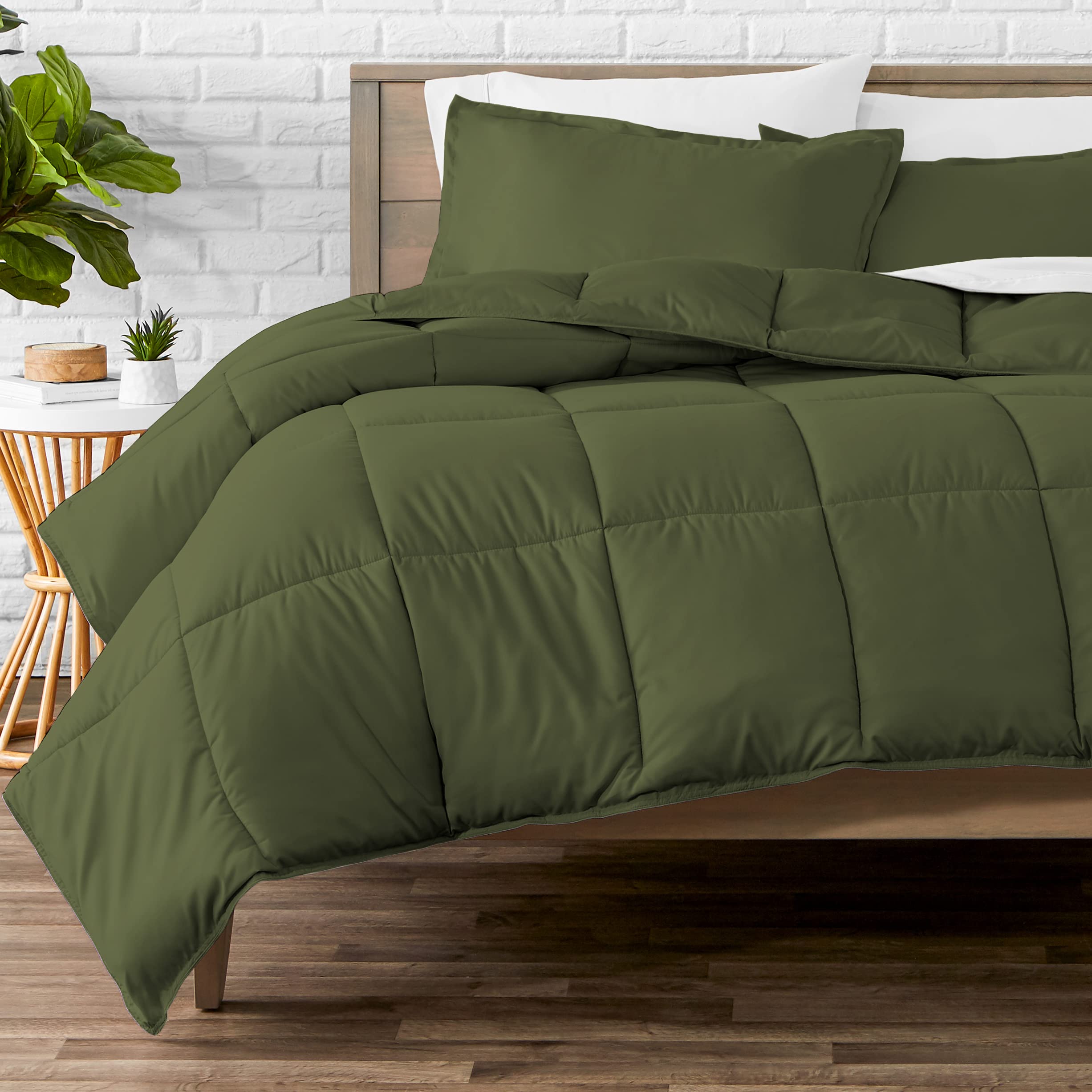 Lightweight Solid King Comforter Set with 2 Pillowcases - 3-Piece Down Alternative Bedding in Cypress Green | Breathable All-Season Duvet Insert for Master Bedroom & Guest Room