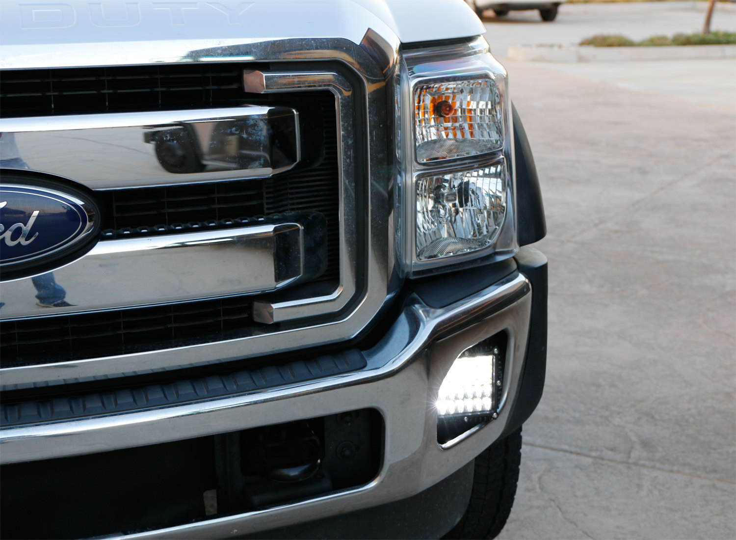 100W Hybrid Beam LED Pods with Fog Light Bracket & Wiring Kit - Compatible with 2011-2016 Ford F250 F350 Super Duty - Off-Road, Fog Lights, Night Driving, Work Trucks