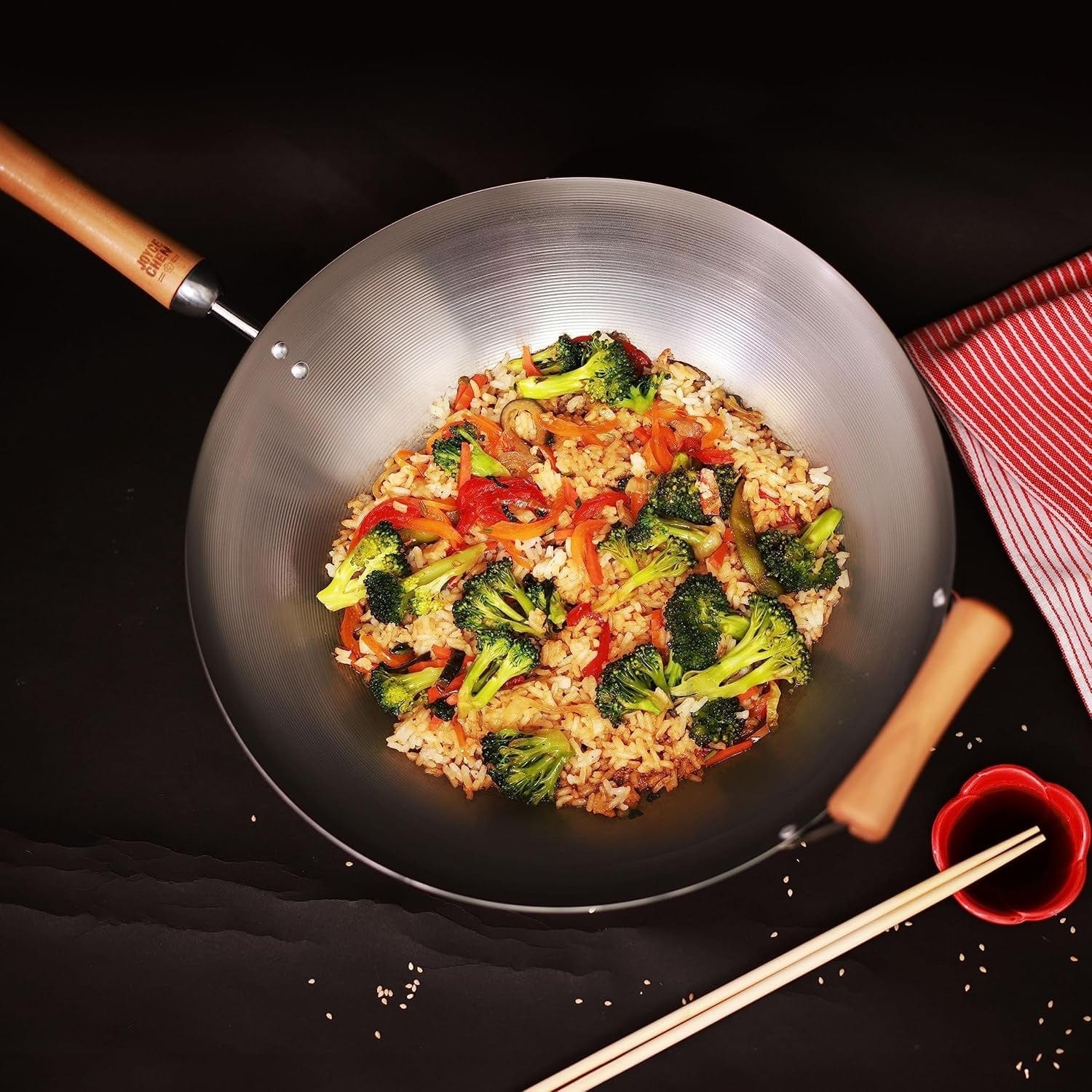 Joyce Chen 14-Inch Flat Bottom Carbon Steel Wok - Professional Chinese Stir Fry Pan for High Heat Cooking - Perfect for Home Chefs & Restaurant-Style Stir-Frying, Sautéing & Deep Frying