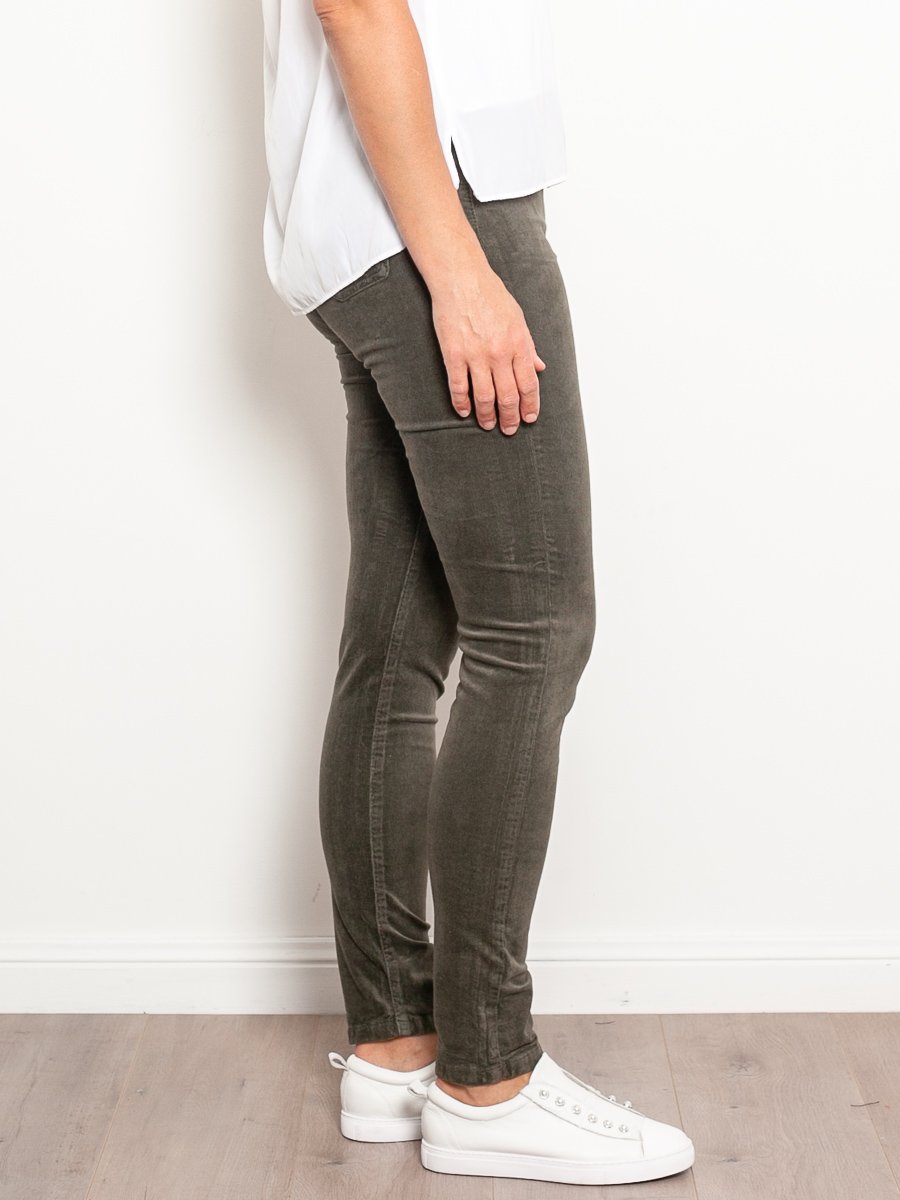 Vassalli Women's Fine Skinny Corduroy Pull On Pants - Stretch Comfort Fit for Work, Casual & Travel