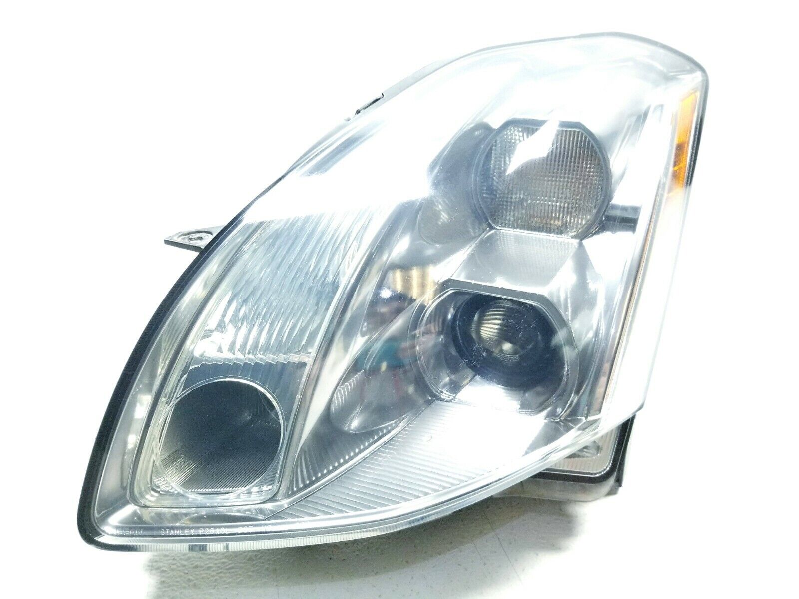 04-06 Nissan Maxima Headlight Assembly - Driver Side Left OEM Xenon Replacement (Part# 110k) - Perfect for Night Driving & Enhanced Visibility