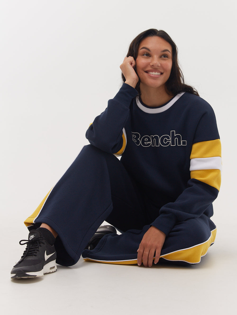 Hendra Stripe Sleeve Crew Neck Sweatshirt for Women - Casual Long Sleeve Pullover for Fall & Winter - Perfect for Daily Wear, Outings and Layering