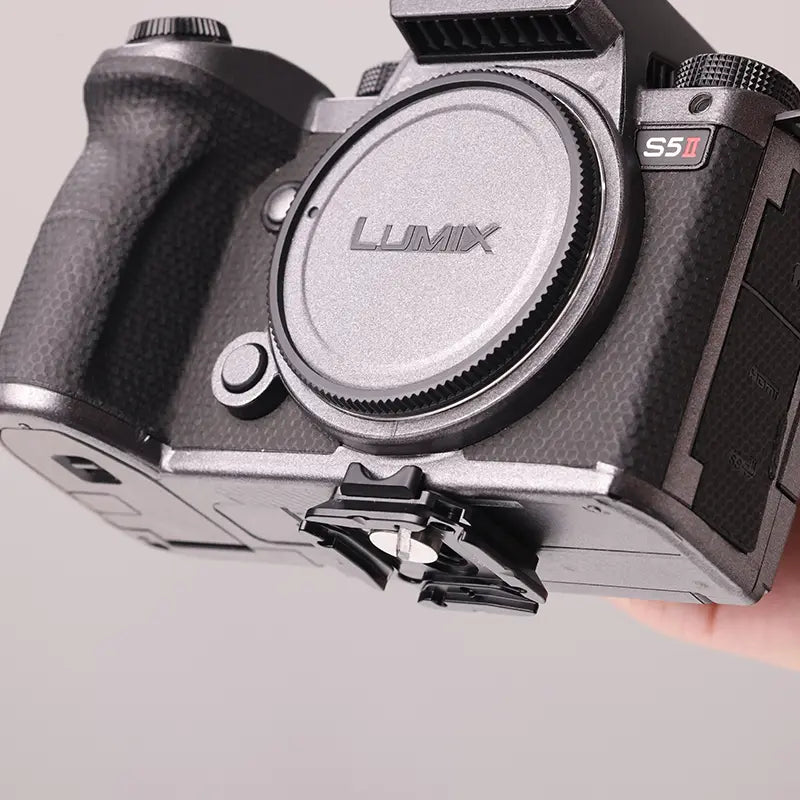 Ulanzi Falcam F38 Quick Release Top Plate V2 2401A - Camera Mounting Bracket for DSLR, Mirrorless & Video Cameras - Perfect for Vlogging, Photography & Film Making