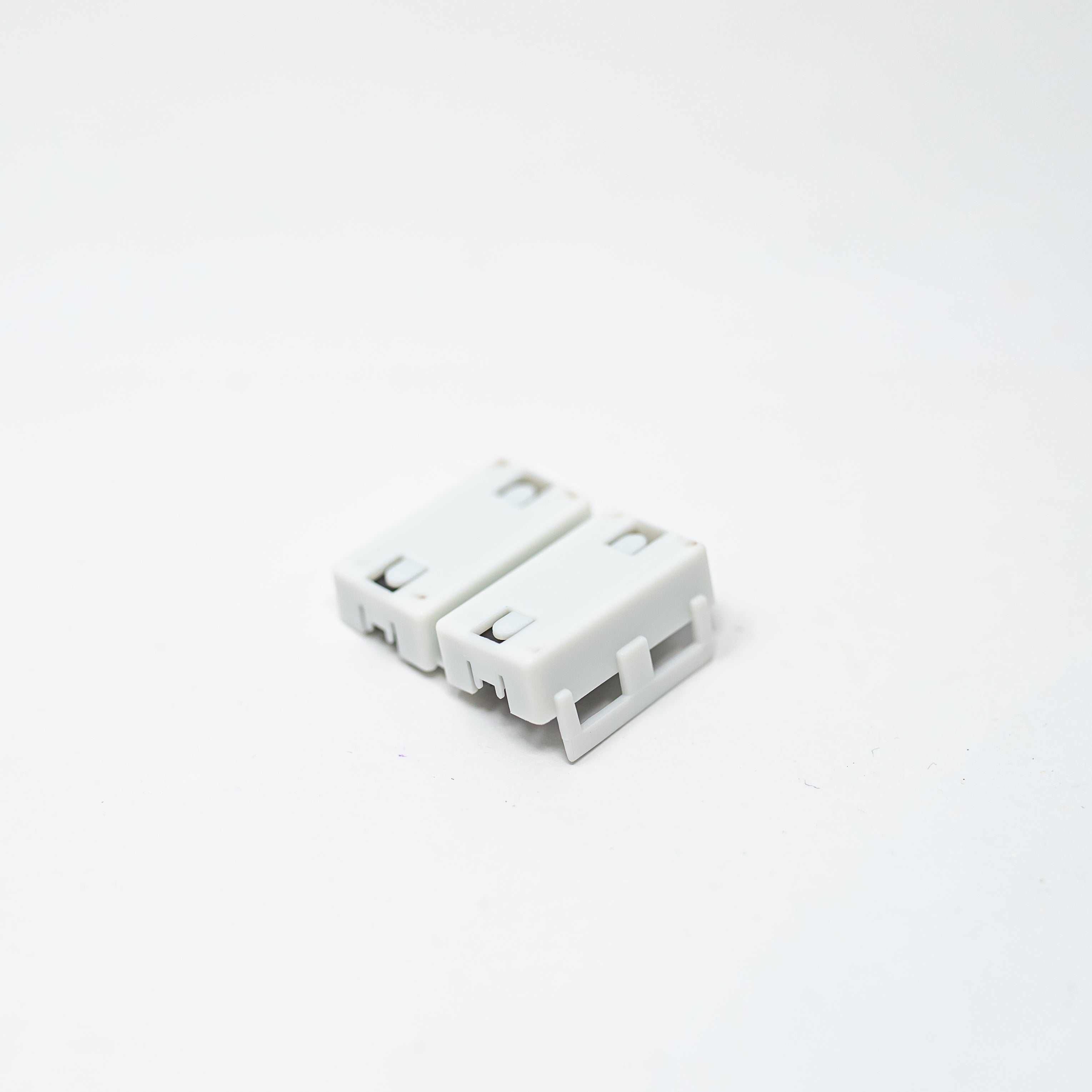 High-Quality Clamp-On Ferrite Bead Inductor for EMI/RFI Noise Suppression - Perfect for Electronics, Cables & Power Supplies