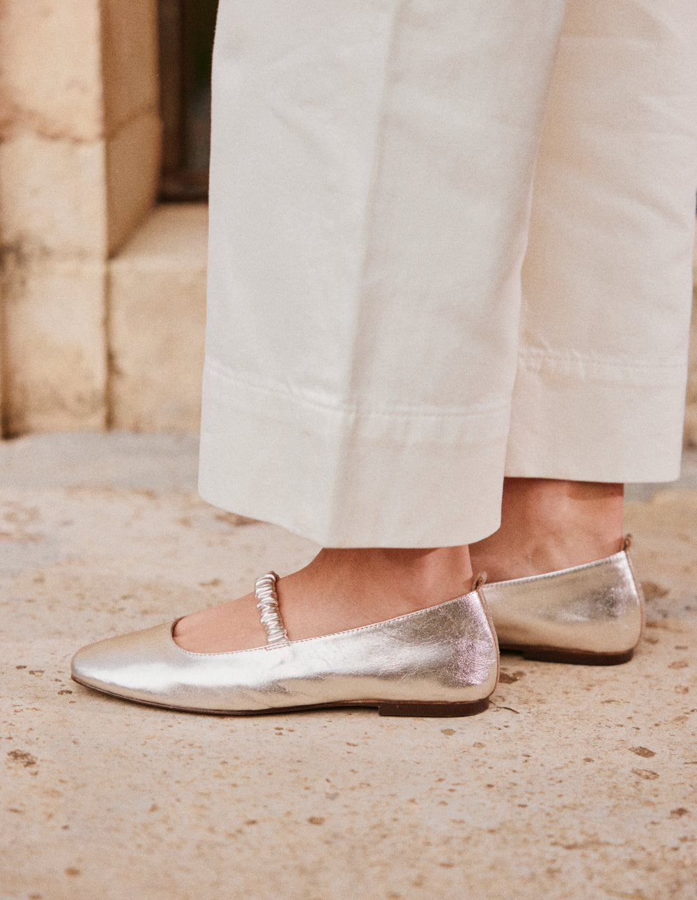 Ballerines Serra Silver Pleated Leather Flats - Elegant Women's Shoes for Office, Party & Casual Wear