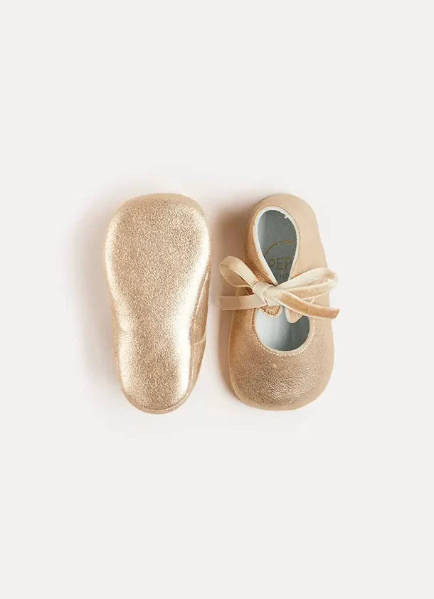 Gold Metallic Velvet Baby Pram Booties - Soft & Stylish 17-20EU Sizes for Newborns - Perfect for Winter Outfits, Photo Shoots & Special Occasions