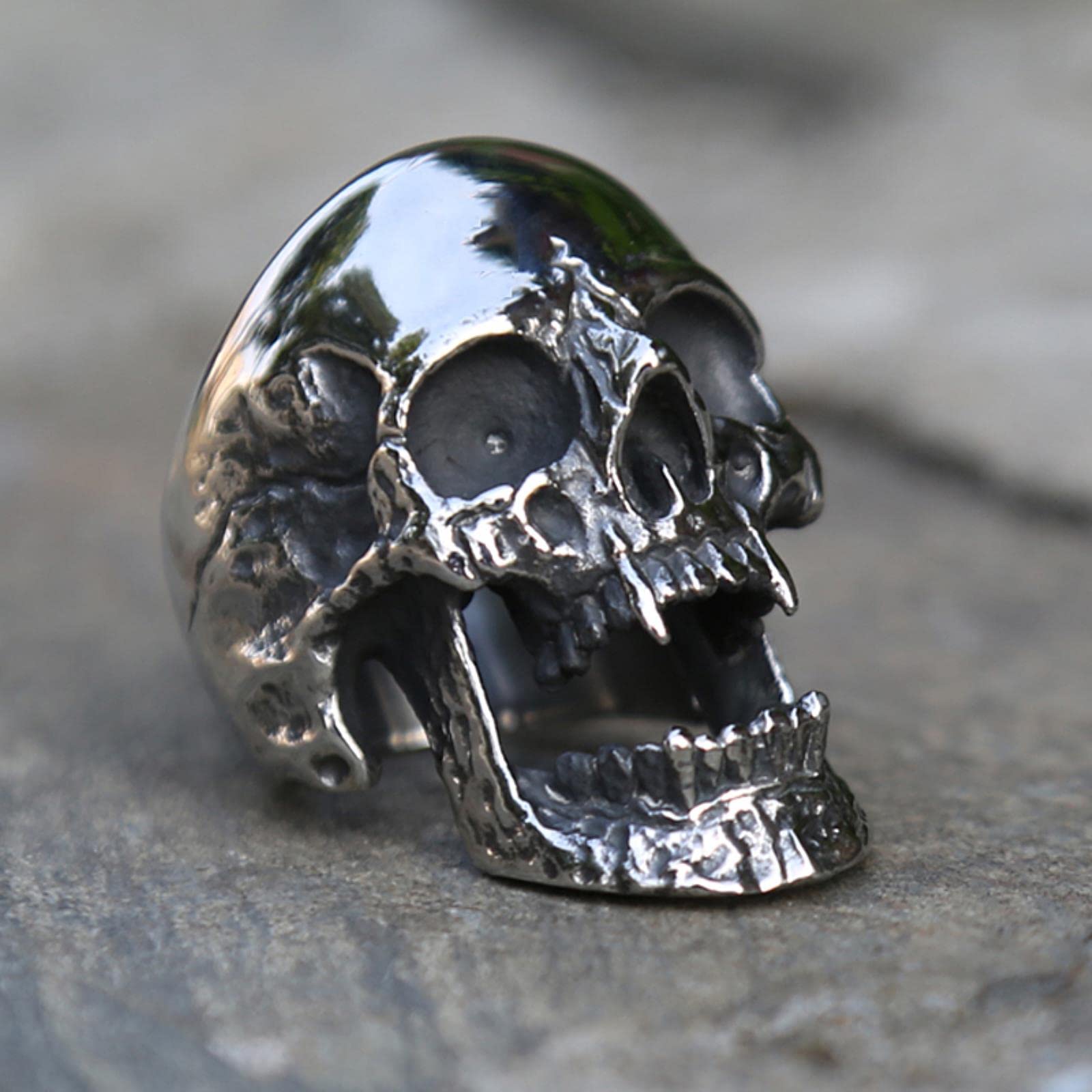 Stainless Steel Vampire Skull Ring for Men & Women - Gothic Punk Biker Jewelry - Unique Gift for Friends - Perfect for Halloween, Cosplay, and Dark Fashion Accessories