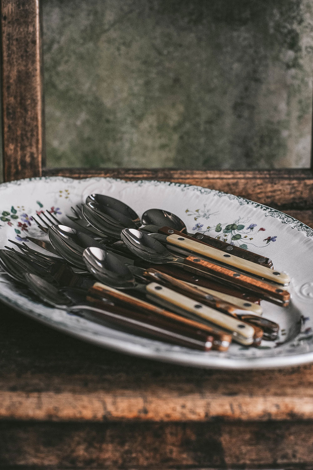 Premium Buffalo Flatware Set - 18/10 Stainless Steel Silverware Set with Knives, Forks, Spoons - Elegant Dining Utensils for Home, Restaurant & Wedding