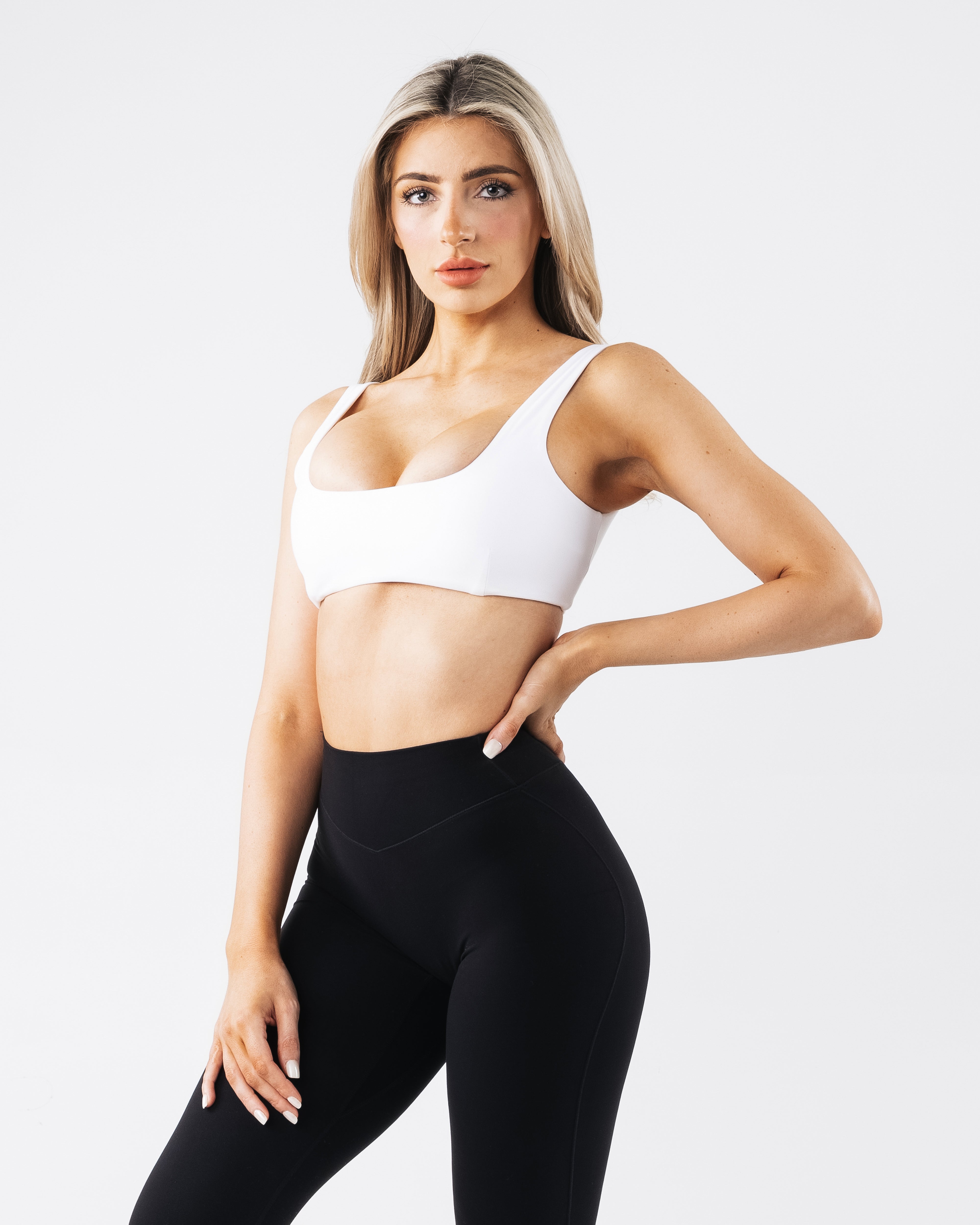 Olivia Sculpt Bra - Seamless Comfort, Support & Lift - White - Perfect for Yoga, Workouts & Everyday Wear