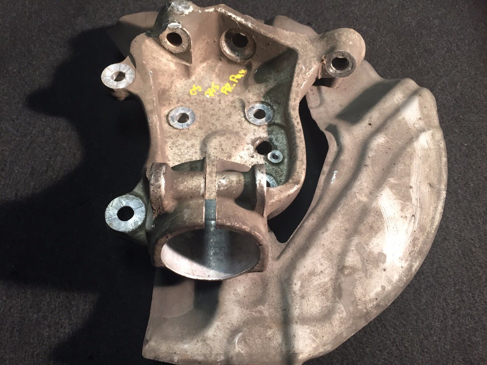 2002-2006 BMW 745i E65 Right Front Spindle Knuckle Passenger Side OEM Replacement Part - Perfect for Suspension Repair & Performance Upgrade