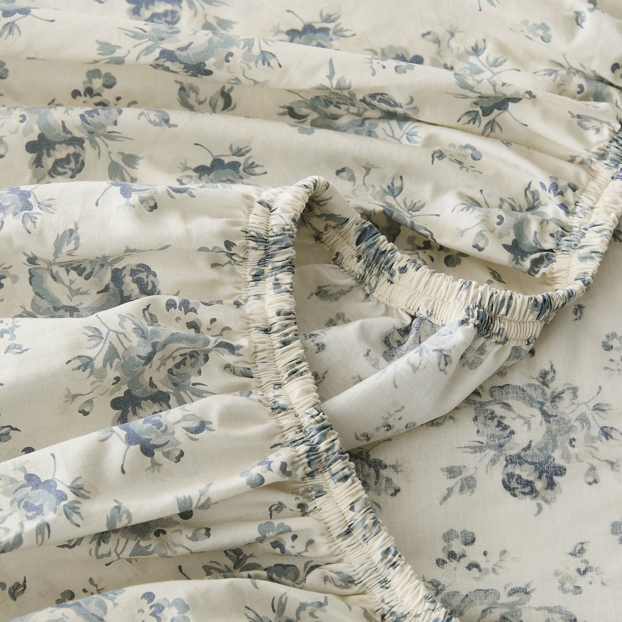 Premium 100% Cotton Rose Garden Bed Sheet Set - Queen Size, Soft & Breathable for All Seasons - Perfect for Home, Hotel, and Guest Room Decor