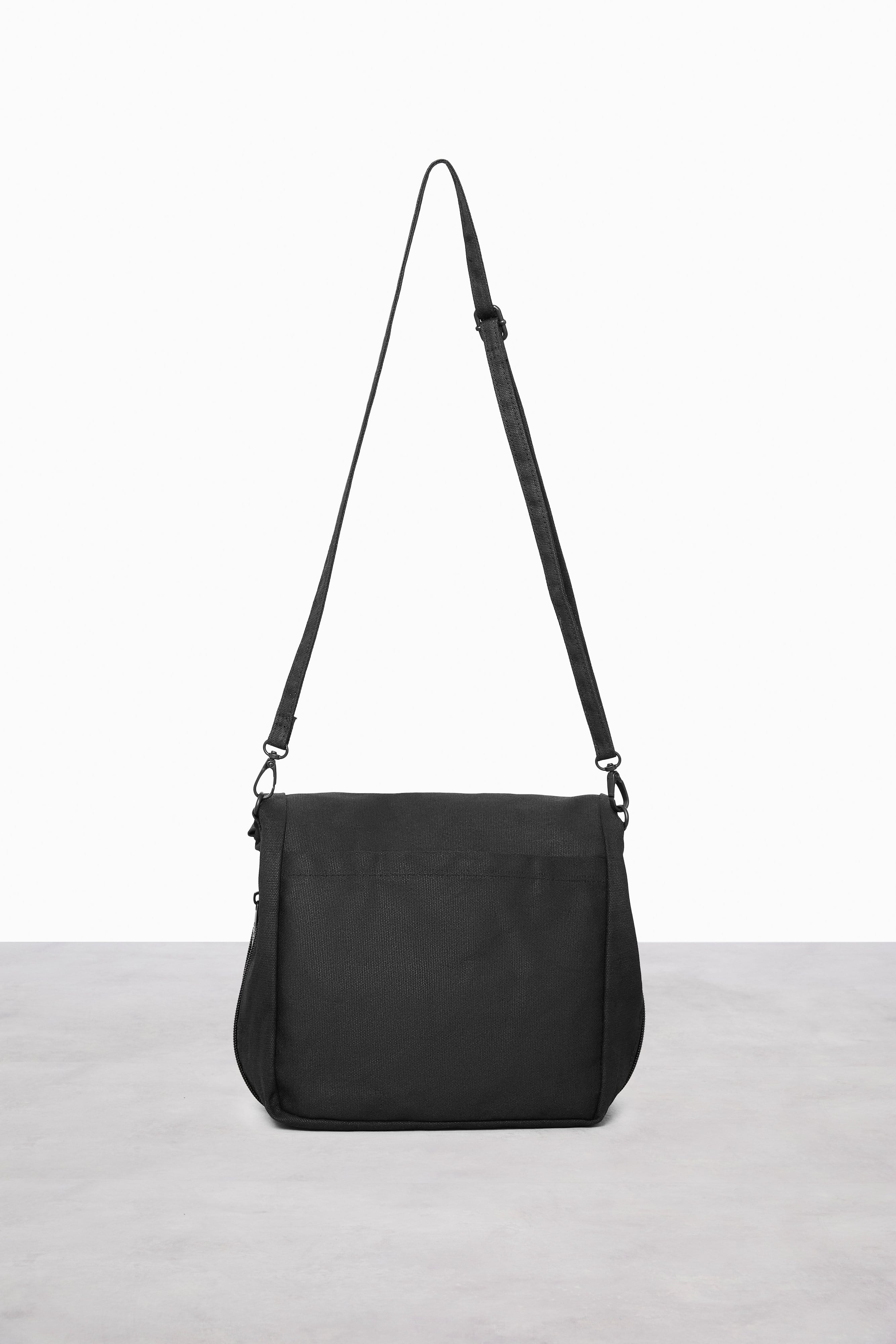 Premium Insulated Lunch Bag in Black - Leakproof & Reusable for Work, School, Picnics & Outdoor Activities