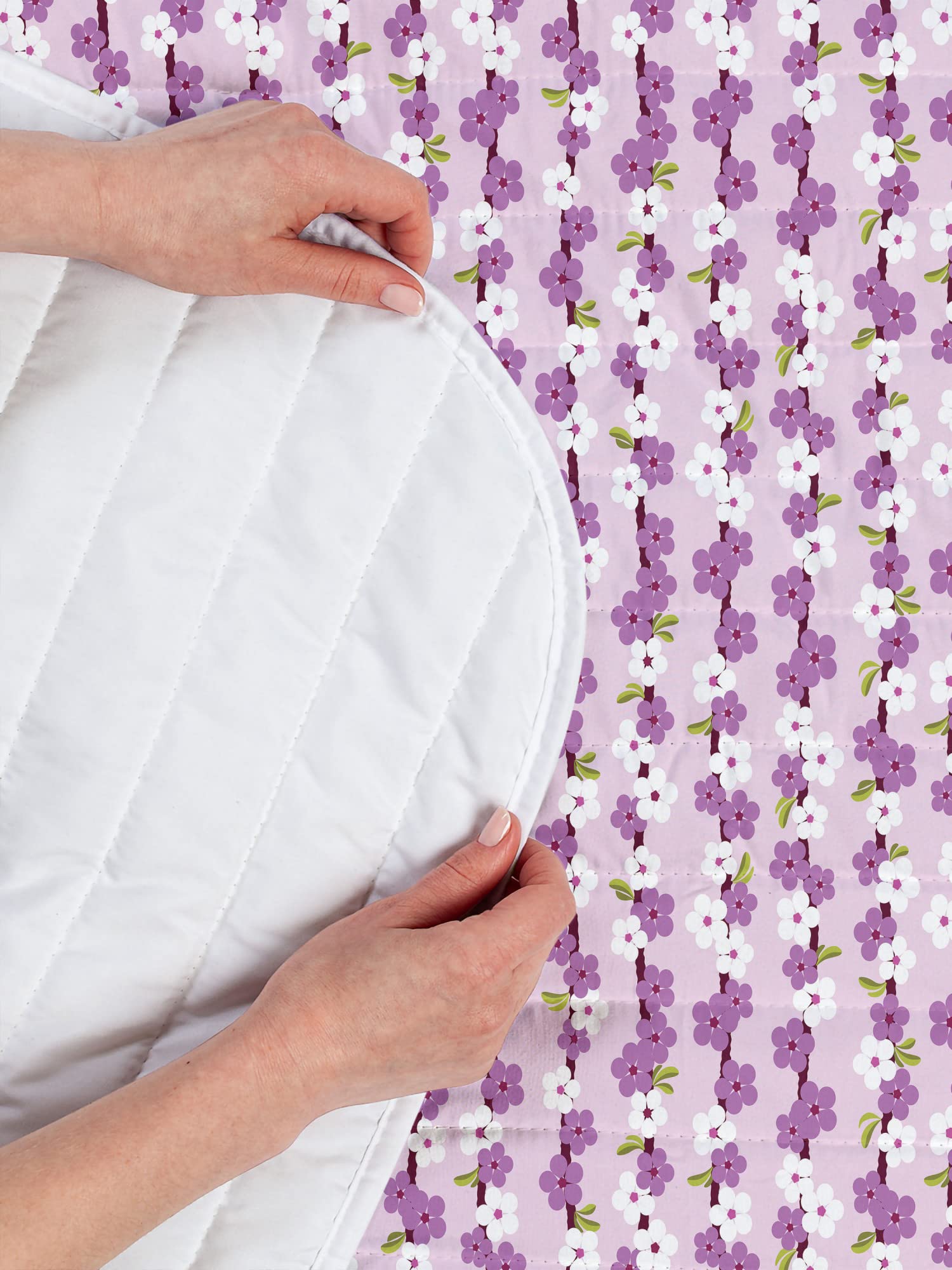 Ambesonne Japanese Microfiber Bedspread Set - Cherry Blossom Sakura Tree Design with Horizontal Branches, Soft Queen Size Bedding Set Includes Pillow Shams & Comforter in Lilac White Green | Perfect for Spring Bedroom Decor, Asian-Inspired Home Styling