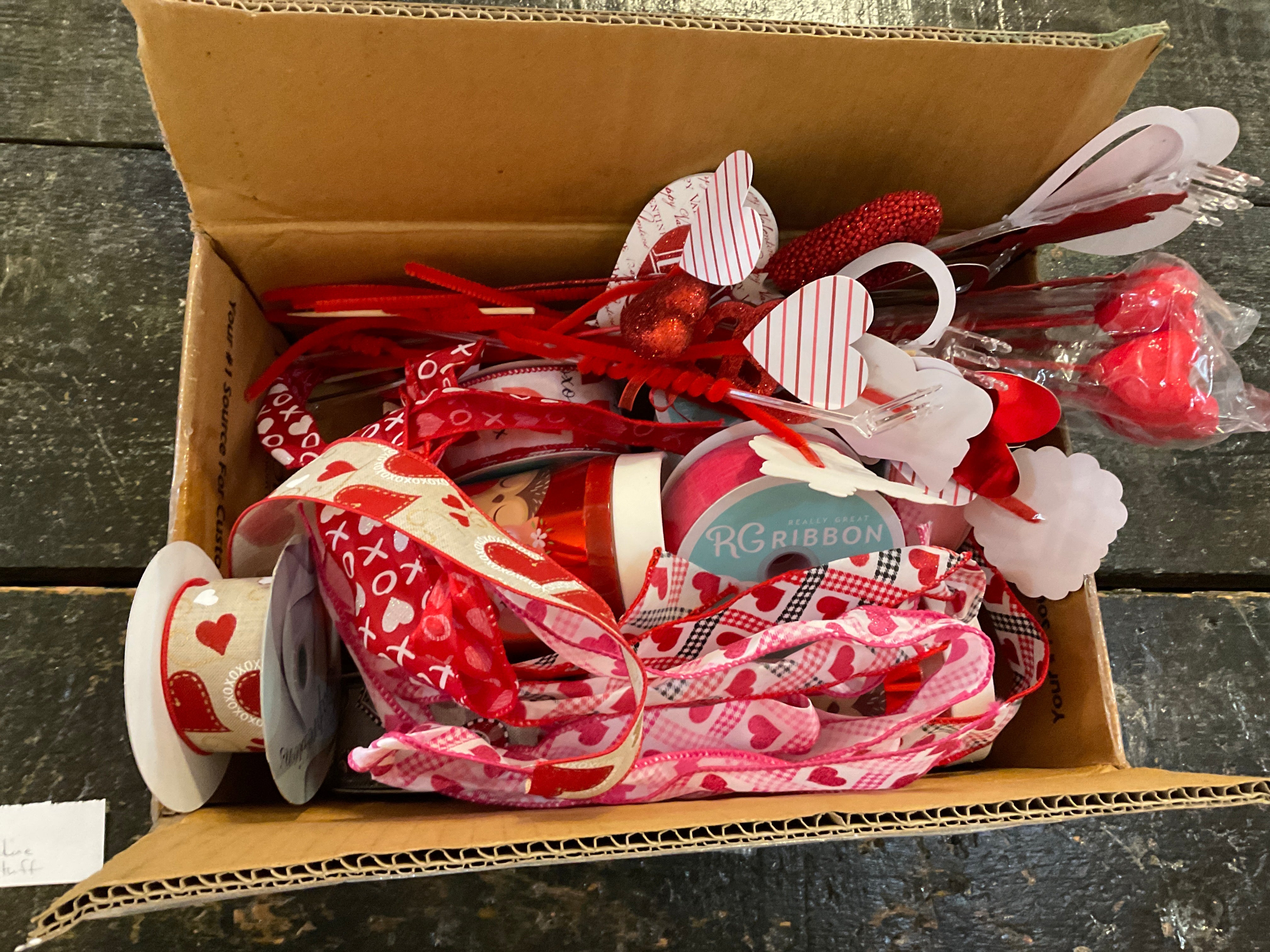 Valentine's Day Gift Box - Romantic Gifts for Him/Her - Heart-Shaped Chocolates, Candles & Love Notes - Perfect for Anniversaries, Date Nights & Couples Gifts