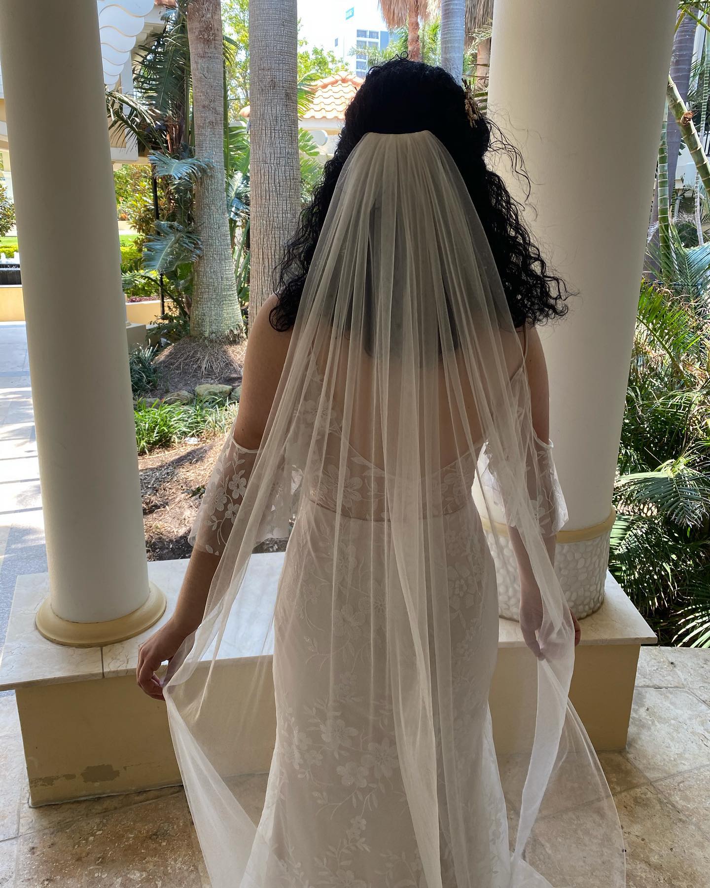 Paris Soft Tulle Chapel Veil - Elegant Wedding Bridal Veil with Comb, Perfect for Church Ceremonies & Romantic Photos