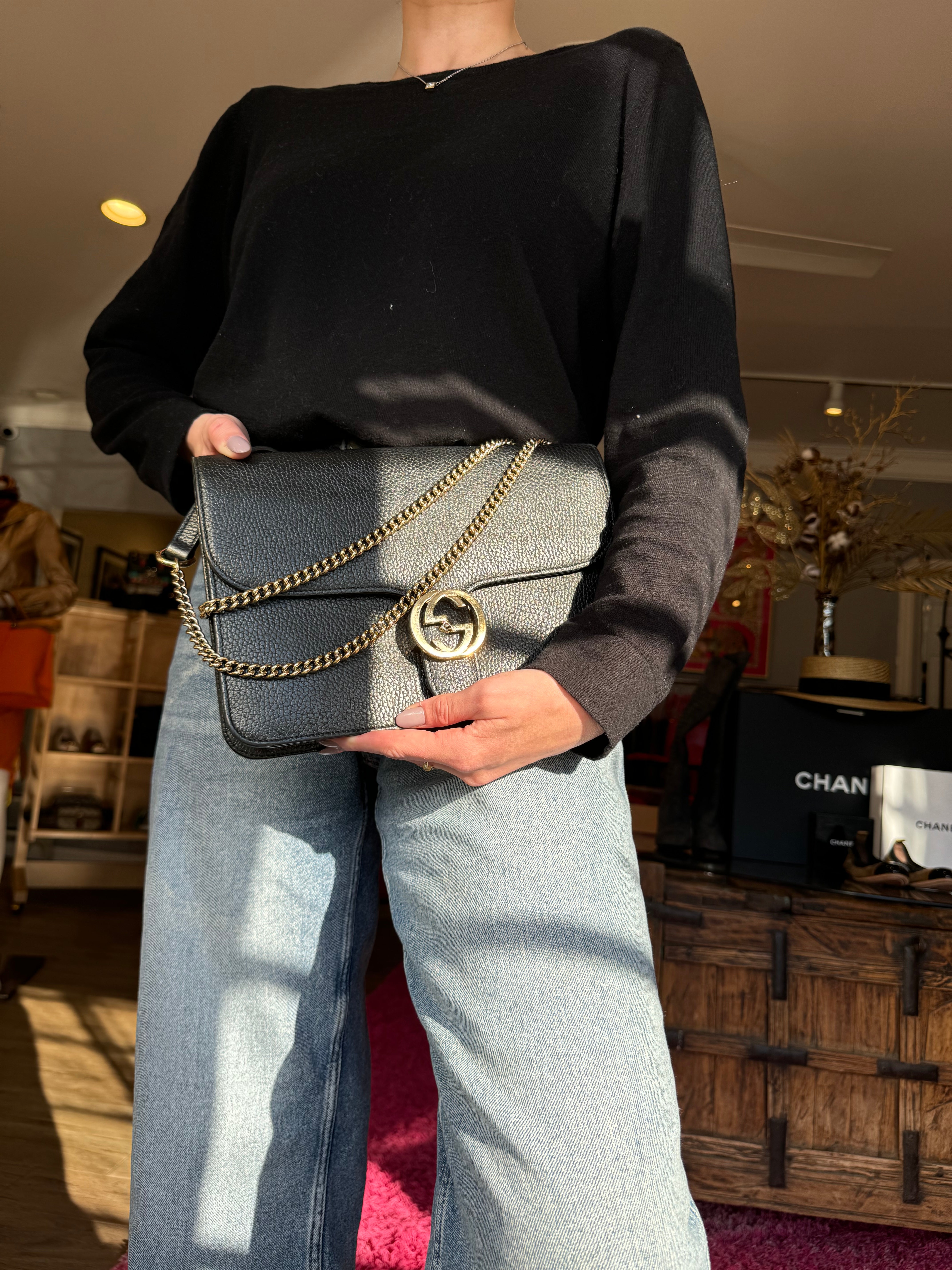 Gucci GG Interlocking Medium Dollar Leather Shoulder Bag for Women - Luxury Designer Handbag for Work, Travel & Evening Events