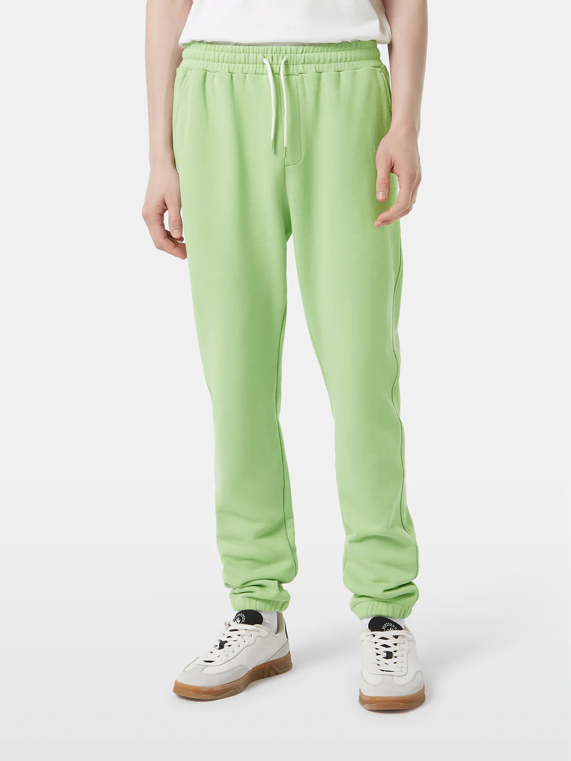 SCOTCH AND SODA Men's Regular Fit Logo Core Sweatpants | Comfortable Casual Pants for Lounge, Travel & Everyday Wear