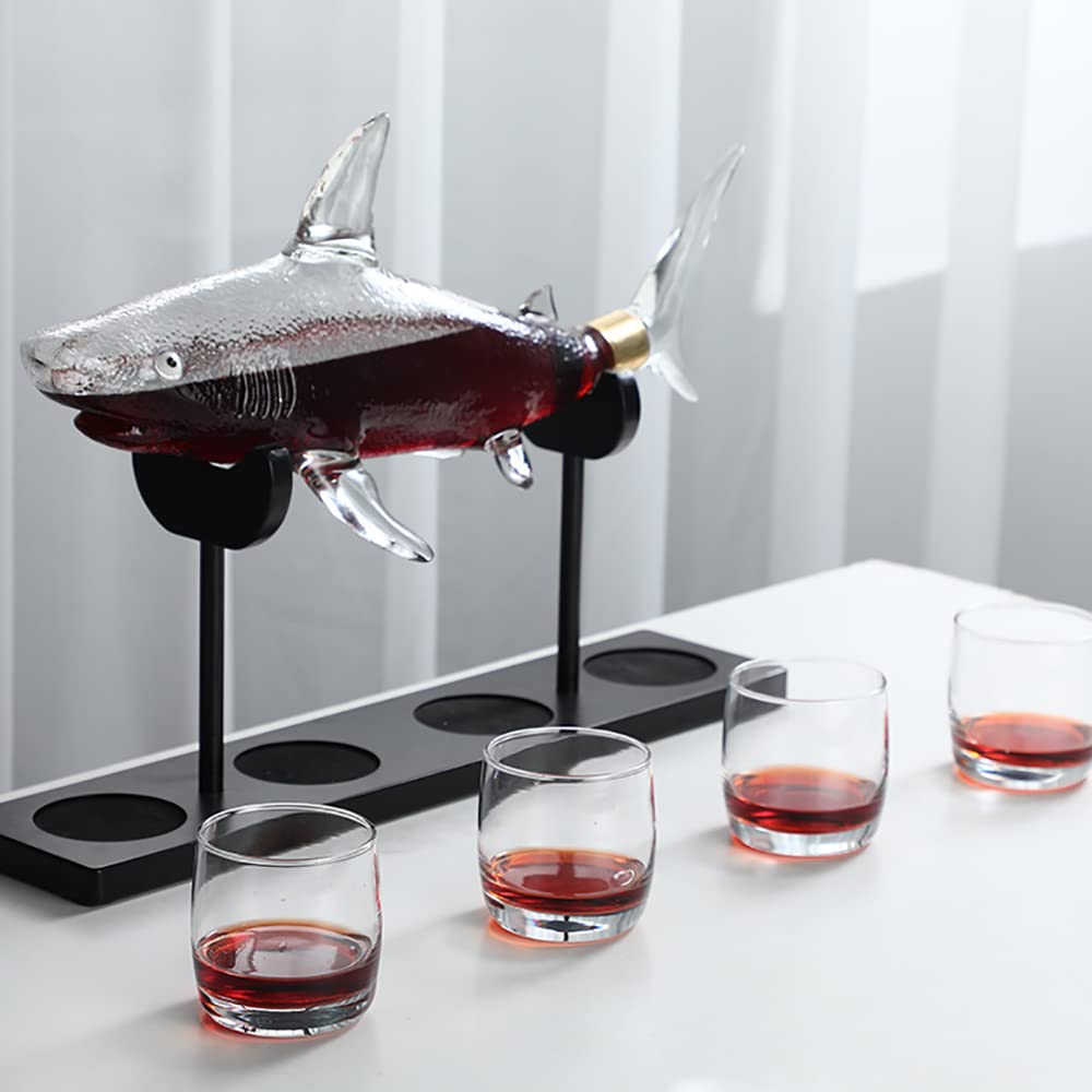 Premium Whiskey Decanter Set with 4 Glasses & Wood Stand - 1000ml Shark Design Glass Liquor Decanter for Whiskey, Scotch, Bourbon, Vodka - Elegant Home Bar Accessories & Perfect Gift for Wine Lovers - Ideal for Dinner Parties, Anniversary Celebrations & Man Cave Decor