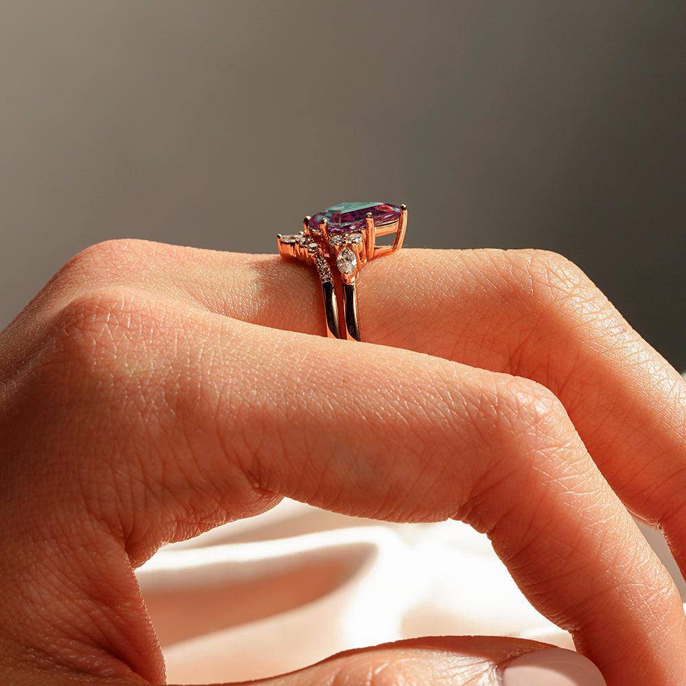 2 CT. Art Deco Kite Cut Alexandrite & Moissanite Engagement Ring Set - Vintage Inspired Wedding Band for Her, Perfect Proposal Gift & Anniversary Jewelry