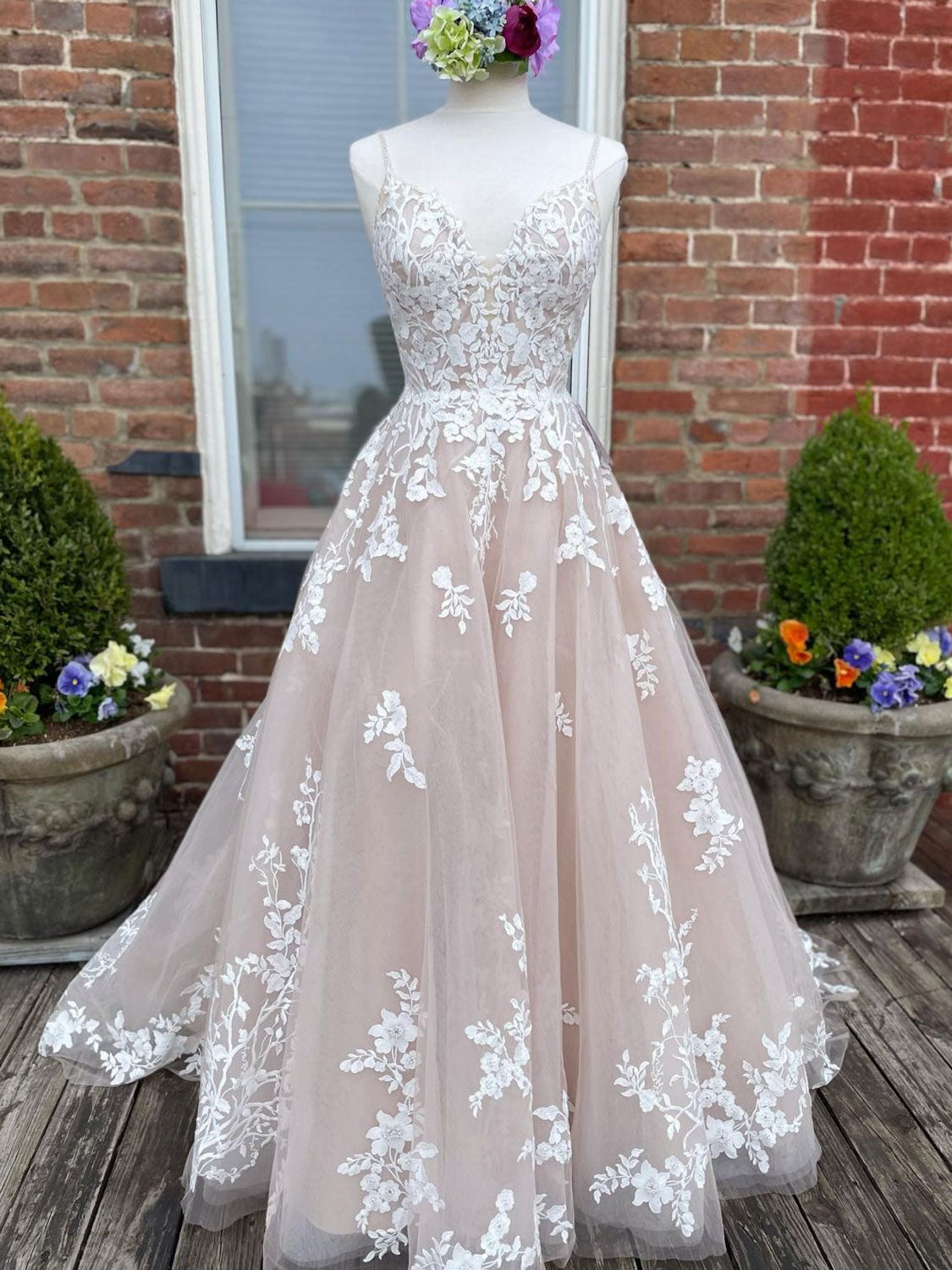 Elegant Champagne V-Neck Tulle Lace Long Prom Dress - Formal Evening Gown for Homecoming, Wedding, and Special Occasions