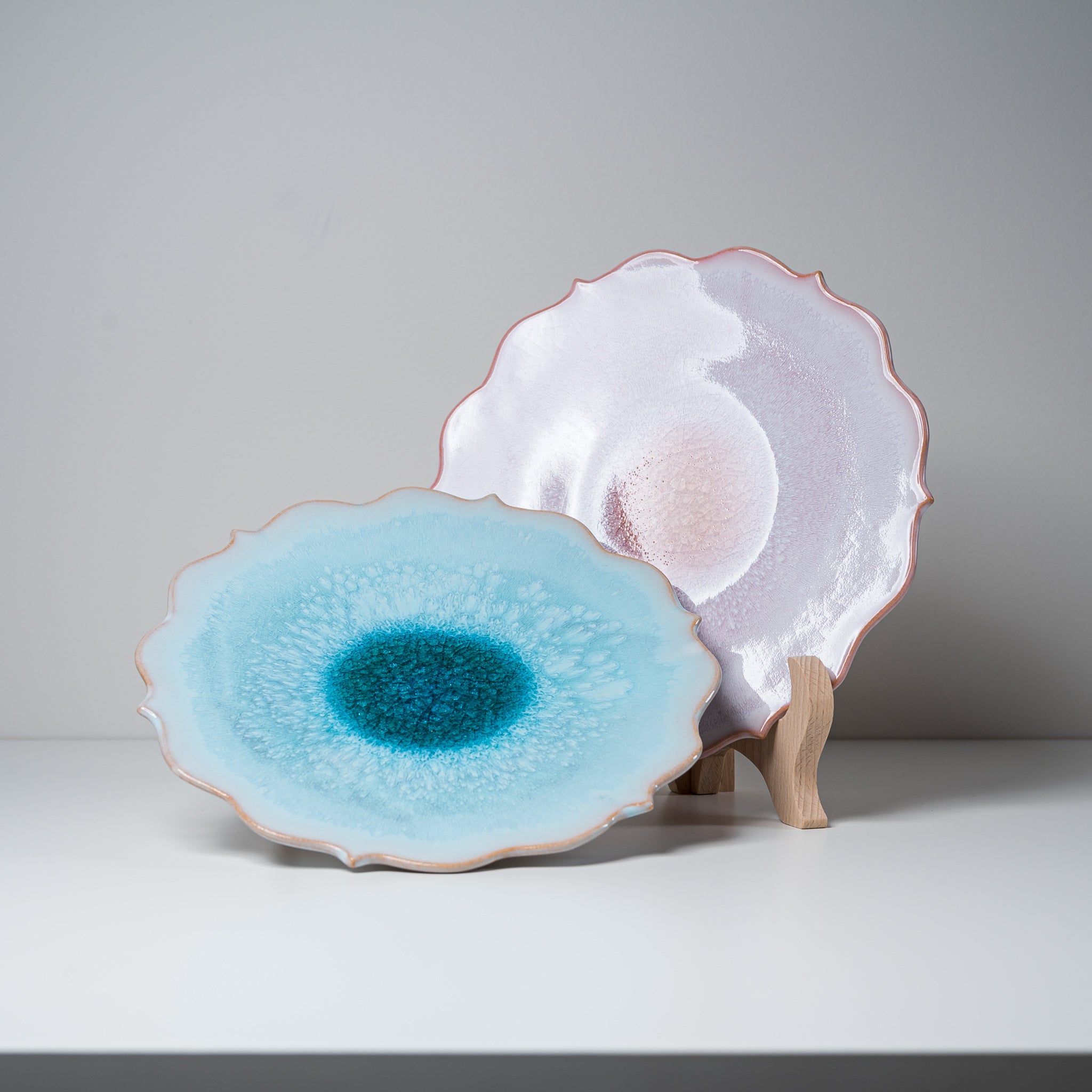 Tenryu Kiln Hagi Ware Flower Plate - Handmade Japanese Ceramic Dish in Sky Blue, Perfect for Sushi, Desserts & Home Decor