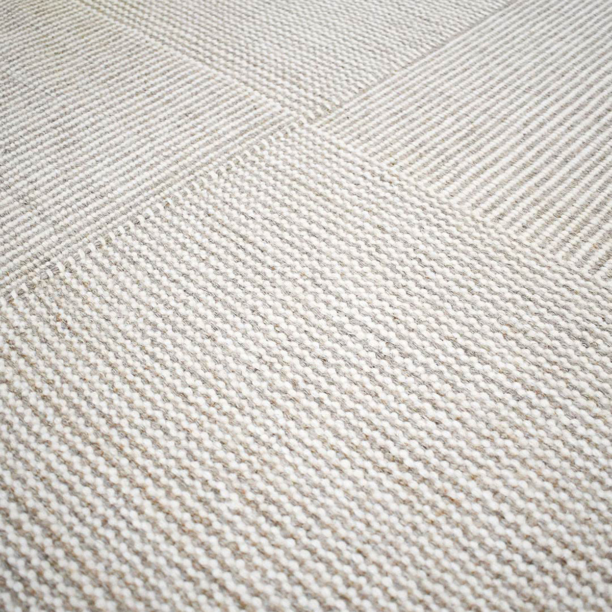 Natural Jute Braided Box Rug - Handwoven Boho Chic Area Rug for Living Room, Bedroom, Dining Room - Eco-Friendly Home Decor