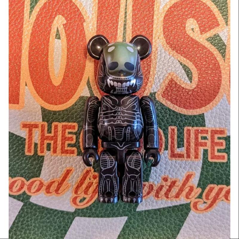 Bearbrick Series 31 HORROR Aliens 100% Collectible Figure - Limited Edition Vinyl Art Toy for Display & Gifts - Perfect for Home Decor, Office Display, and Anime Collectors