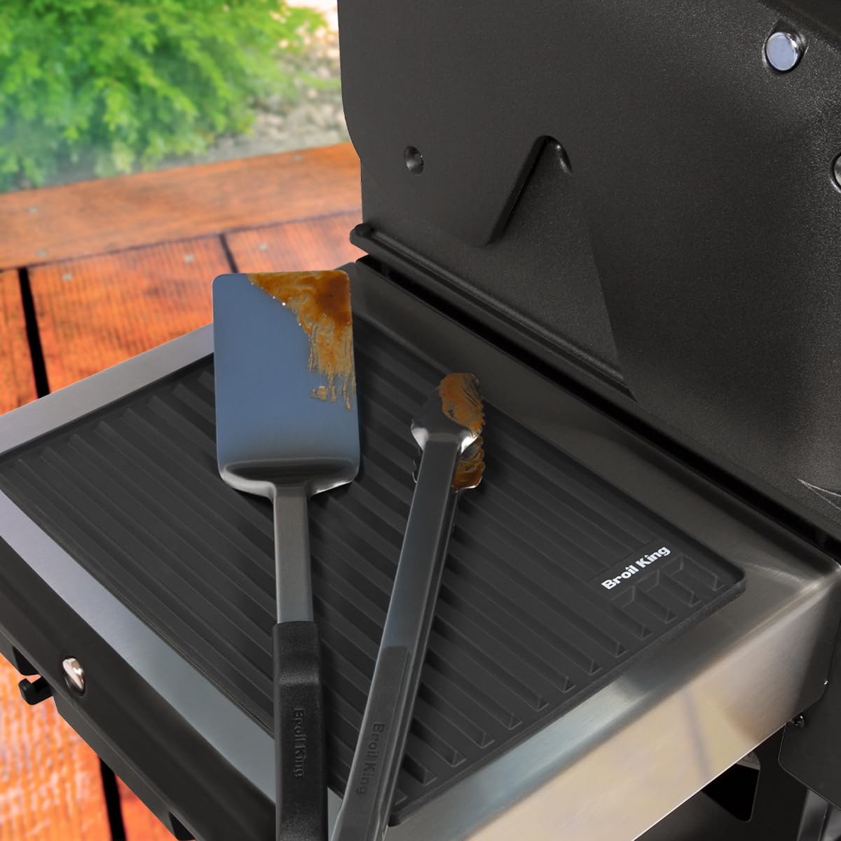 Broil King 60008 Magnetic Silicone Side Shelf Mat for Pellet Grills - Heat Resistant, Non-Slip, Black - Perfect for BBQ, Grilling & Outdoor Cooking Accessories