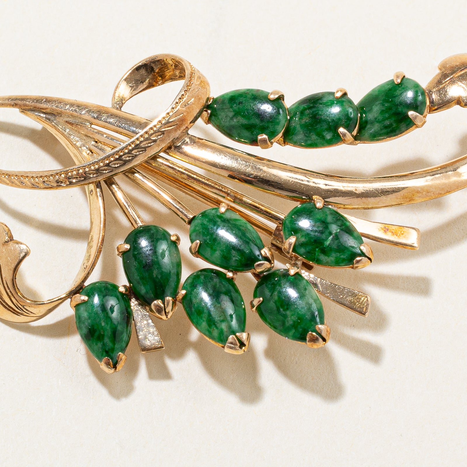 Exquisite 4.00ctw Jadeite Floral Brooch Pin - Vintage Style Jewelry for Women | Perfect for Weddings, Parties & Special Occasions