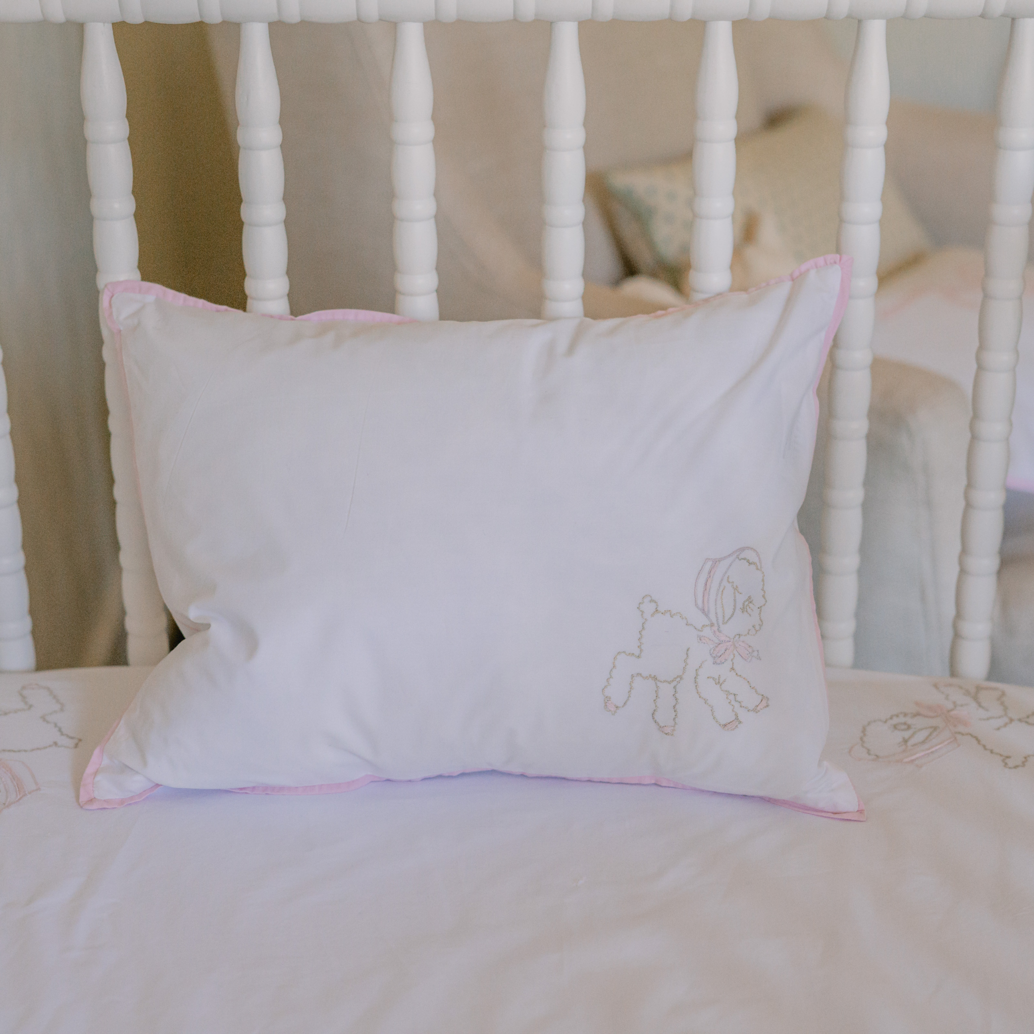 Soft Baby Little Lamb Sham - Cozy Crib Sheet for Newborns & Toddlers - Perfect for Nursery, Baby Showers & Gifts