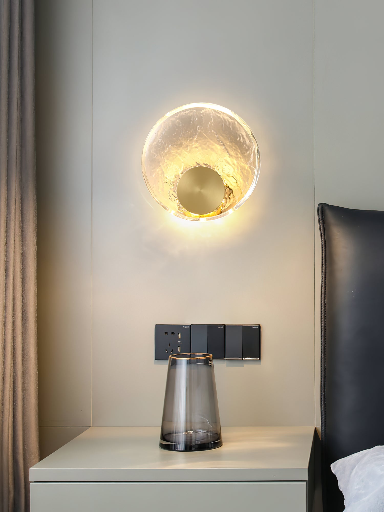Vintage Brass Round Glass Wall Light Fixture - Elegant Sconce for Living Room, Bedroom, or Hallway Lighting
