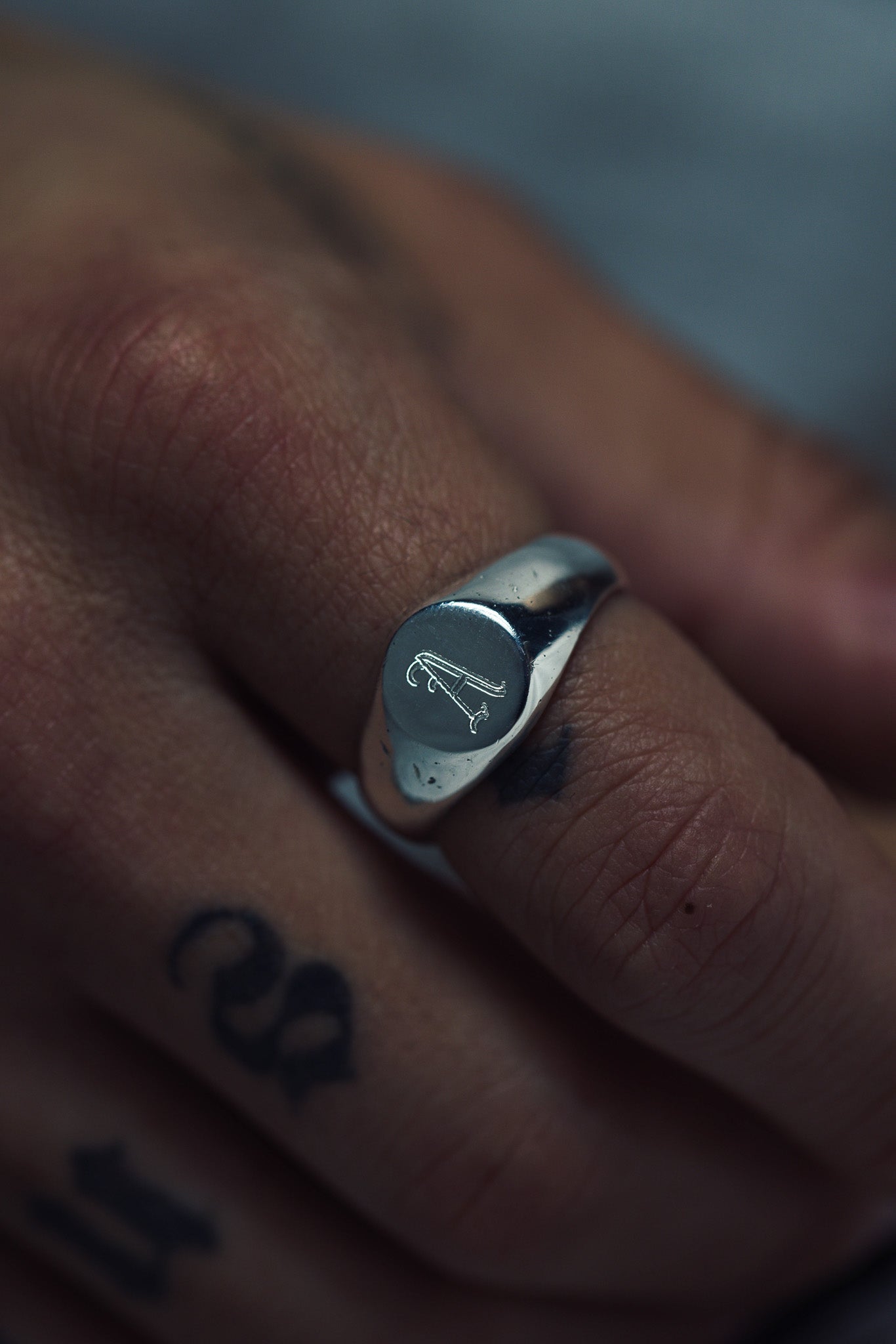 Elegant Signet Ring for Men & Women - Personalized Engraved Initials & Symbols - Perfect for Weddings, Gifts & Fashion Statements
