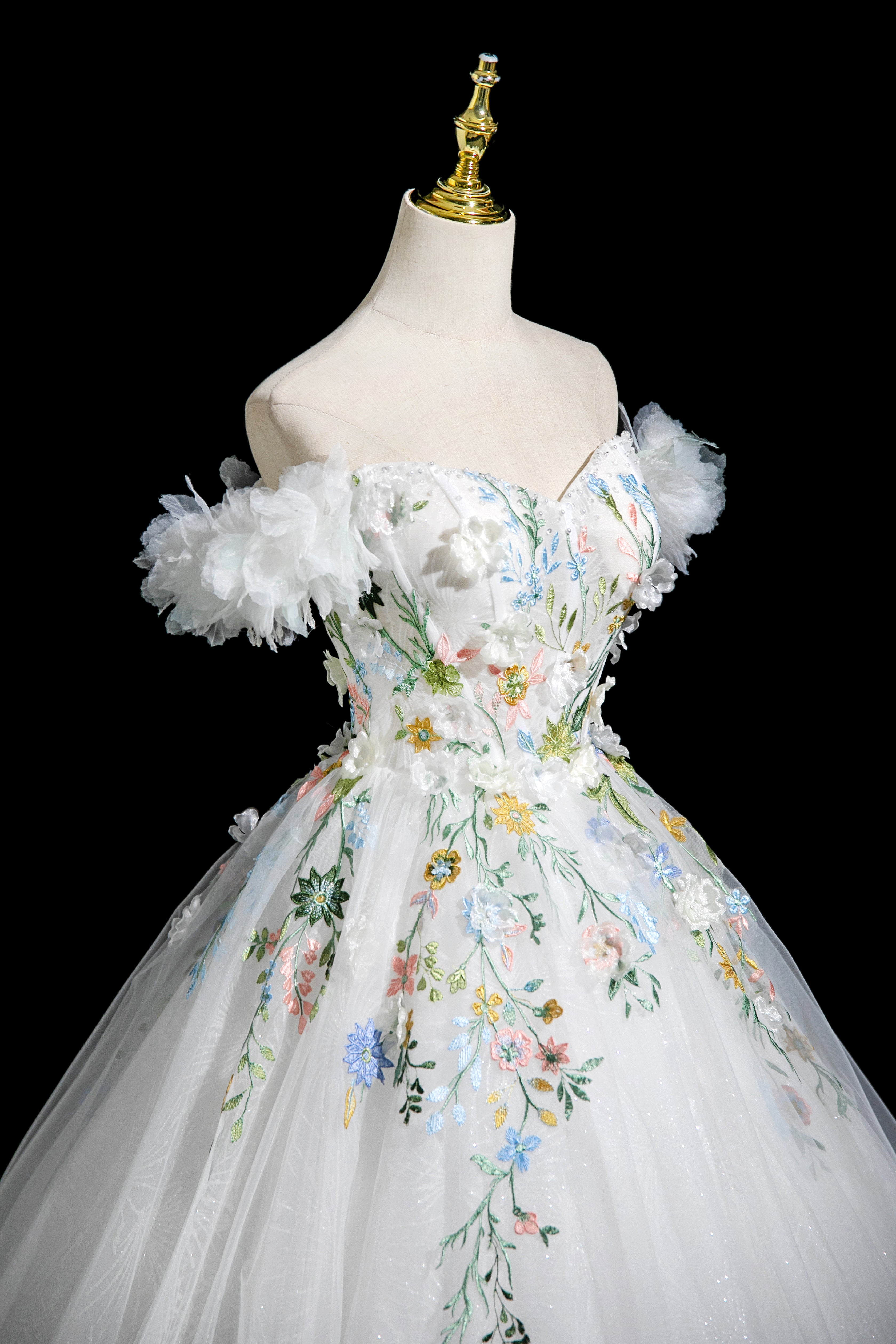 Elegant A-Line Tulle Lace White Long Prom Dress & Evening Gown - Perfect for Homecoming, Wedding, and Formal Events
