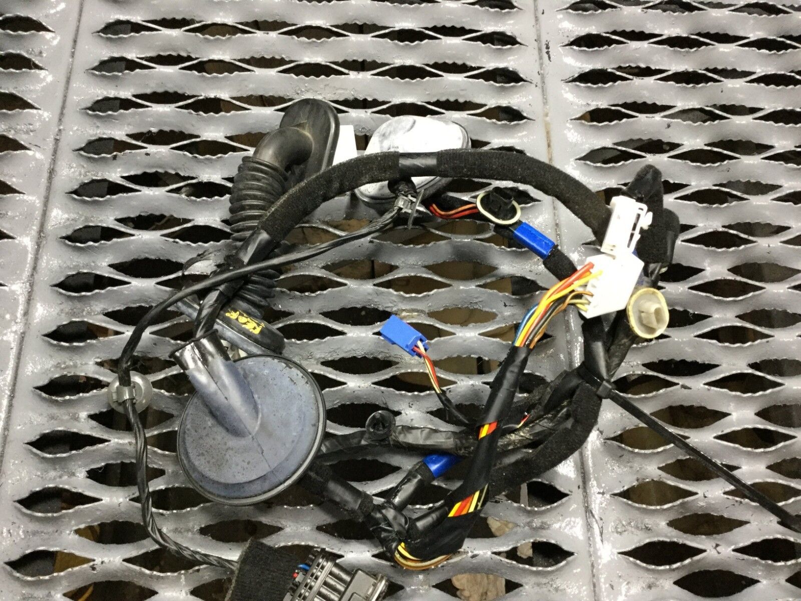 2006-2011 Hyundai Azera Right Rear Passenger Door Wire Harness OEM Replacement - Perfect for Electrical Repairs & DIY Car Maintenance
