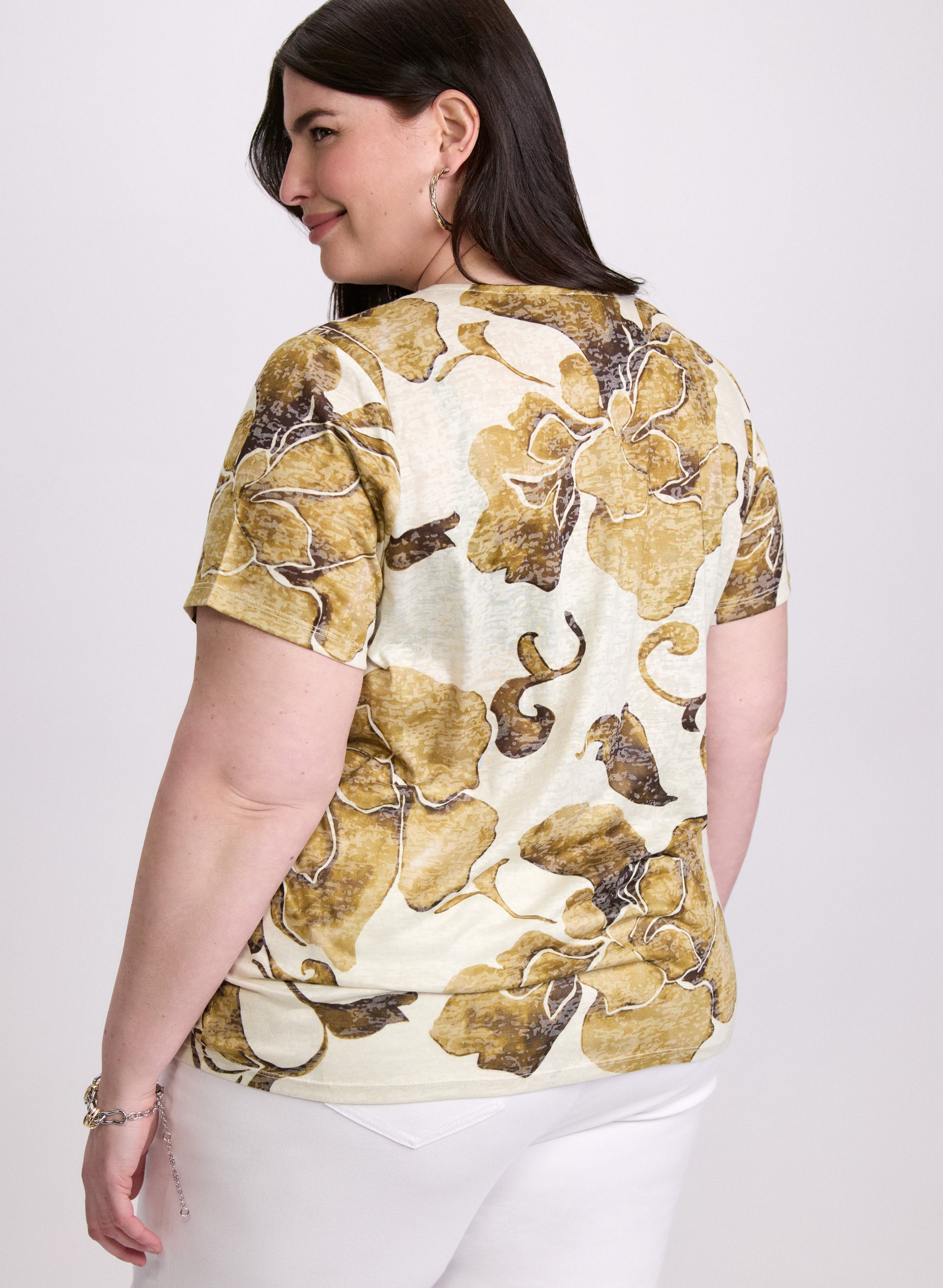 Floral Rhinestone T-Shirt for Women - Sparkling Crystal Embellished Casual Tee - Perfect for Parties, Dates & Everyday Wear