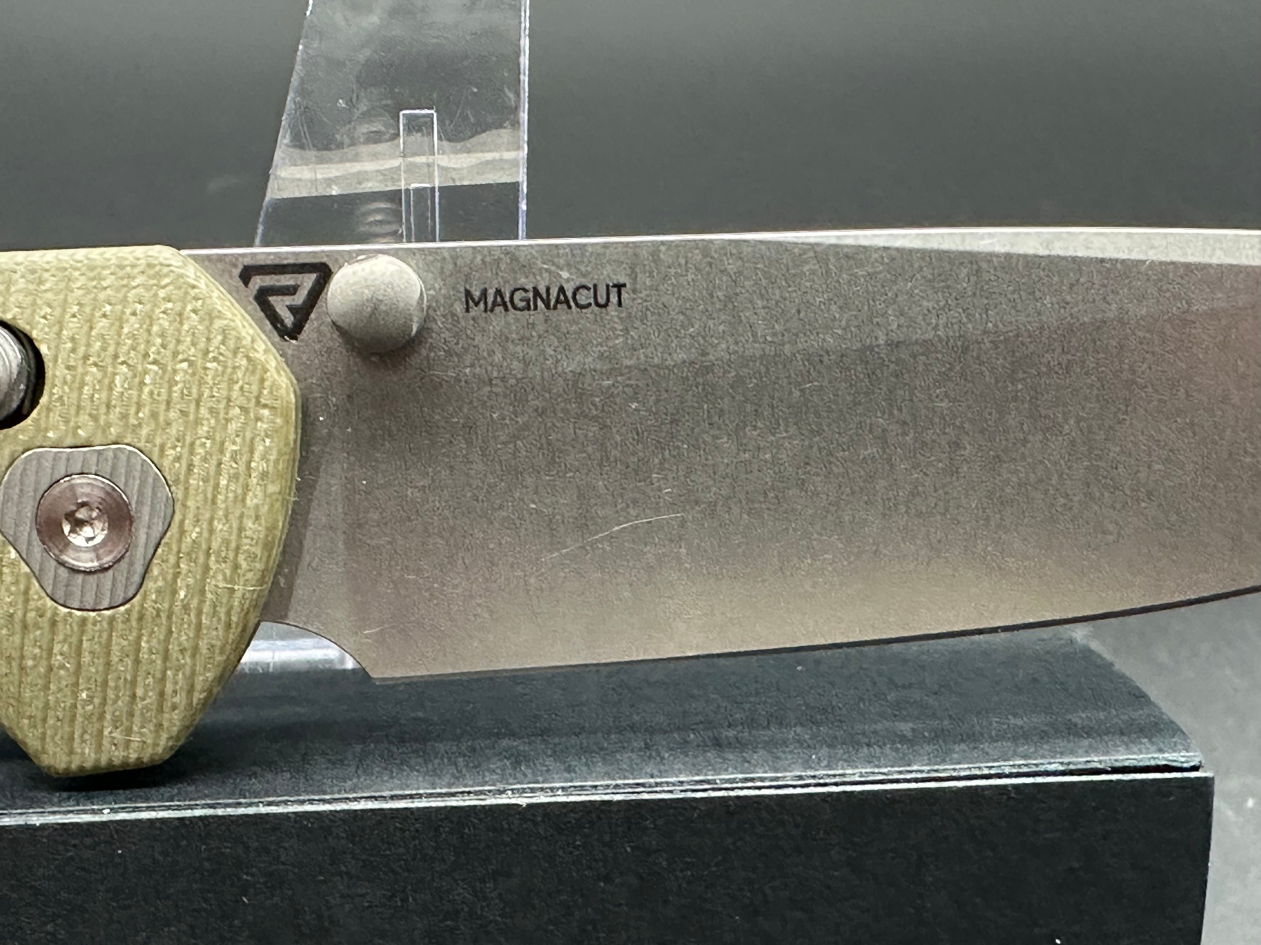 Tactile Knives Maverick - Green G10 Handle with MagnaCut Blade - EDC Folding Pocket Knife for Outdoor, Camping & Everyday Carry (EDC)