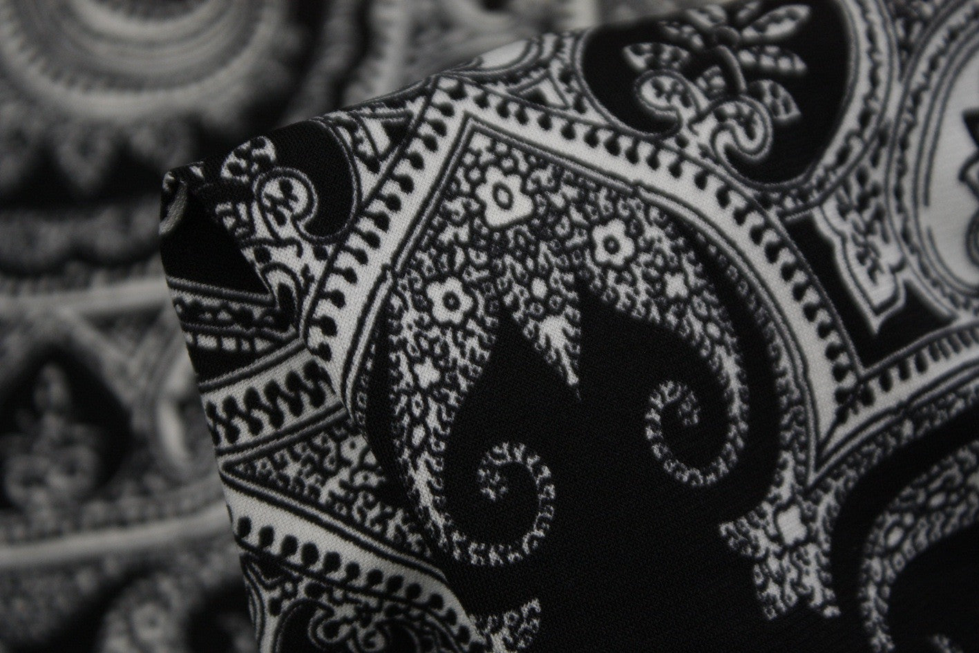 Black & White Story - Stylish Home Decor for Modern Living Rooms & Bedrooms