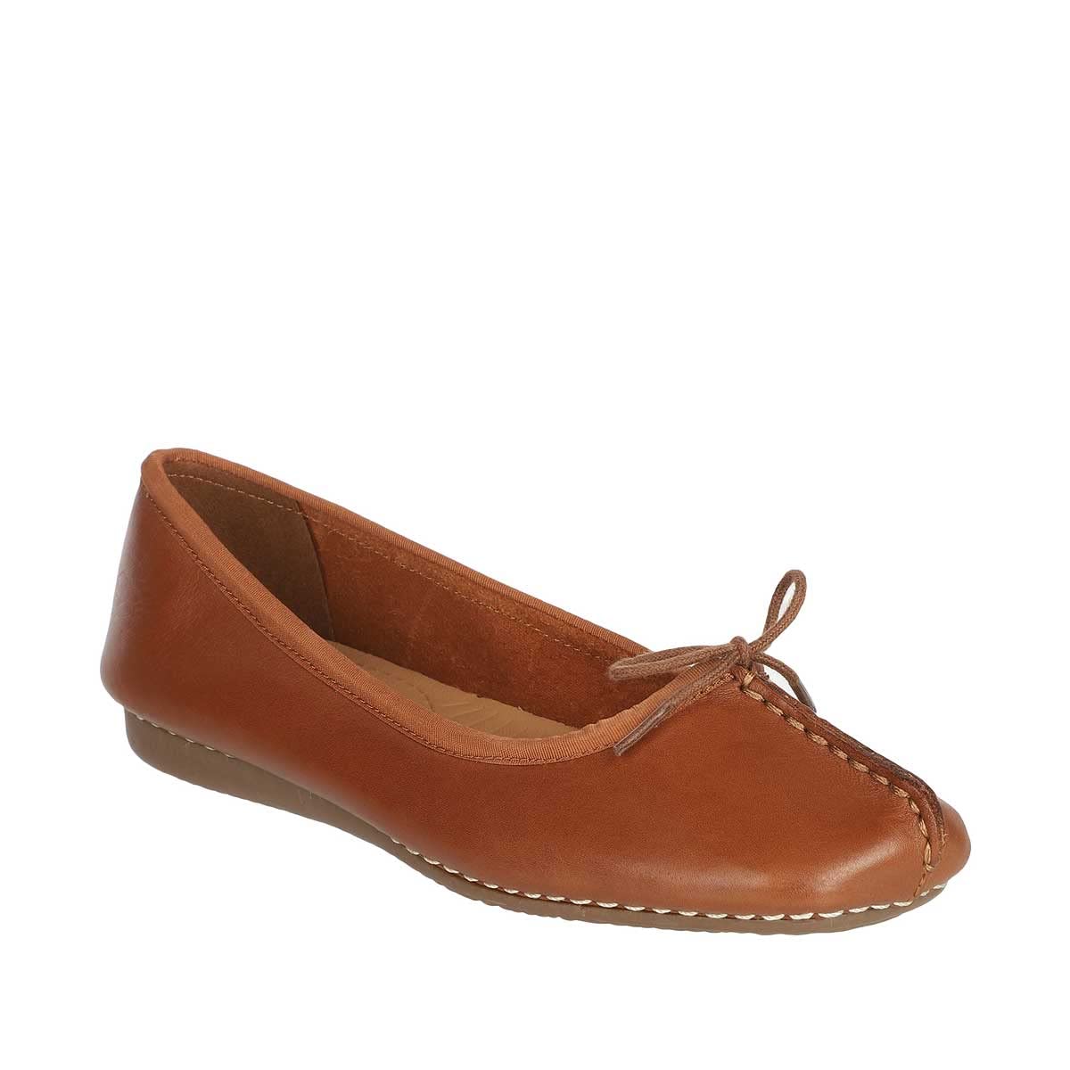 Clarks Women's Ballet Flats - Comfortable & Stylish Leather Slip-On Shoes for Work, Travel & Everyday Wear