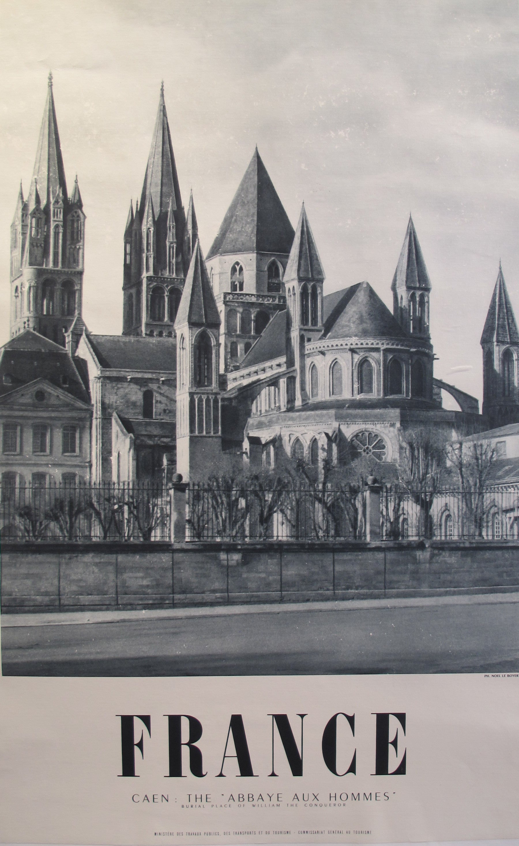 1950s Vintage French Travel Poster - Abbaye aux Hommes Caen Normandy | Retro Wall Art Decor for Home, Office & Cafe | Perfect for Travel Enthusiasts & History Lovers