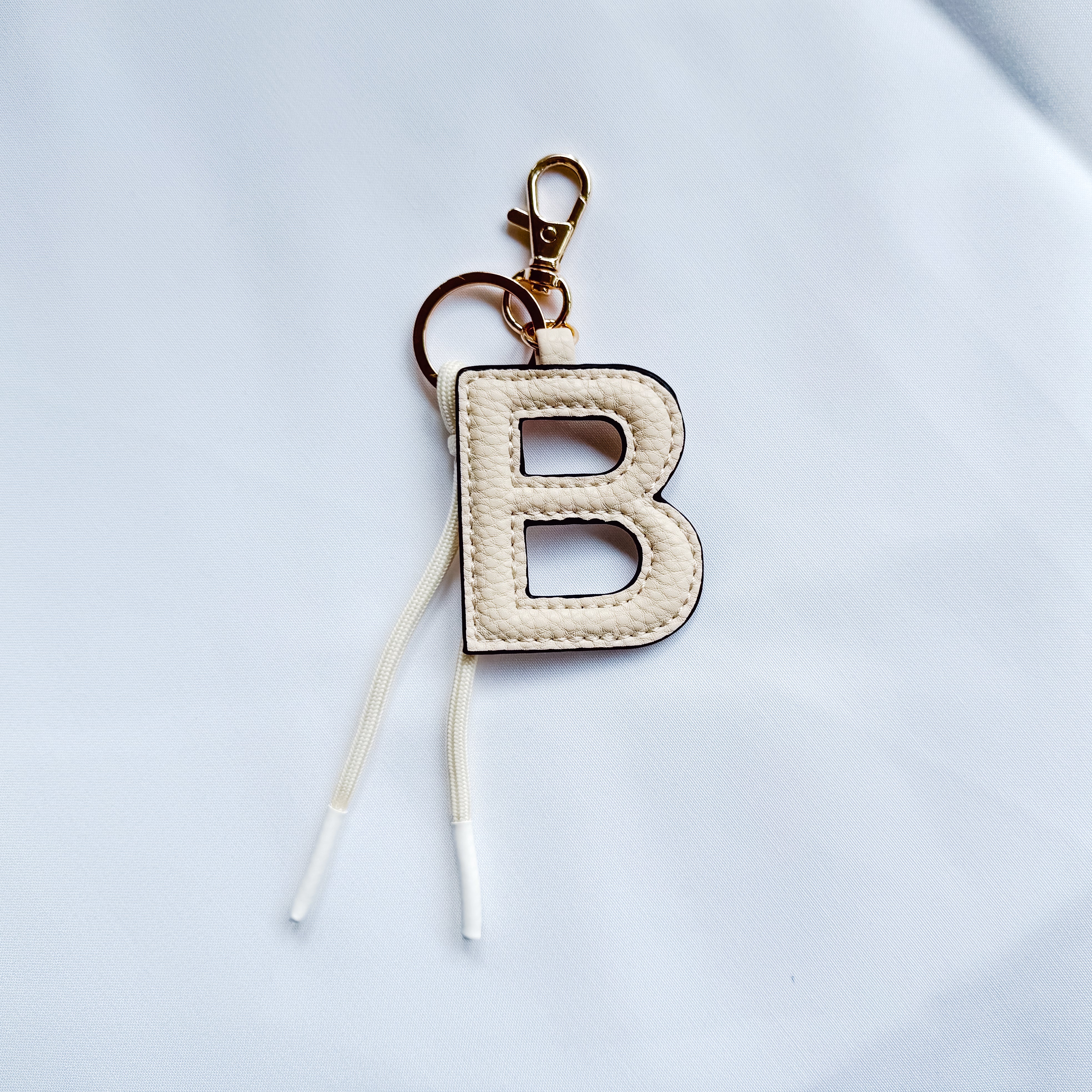 Initial Letter Bag Charm - Personalized Alphabet Pendant for Backpacks, Purses & Totes - Stylish Accessory for School, Work & Travel