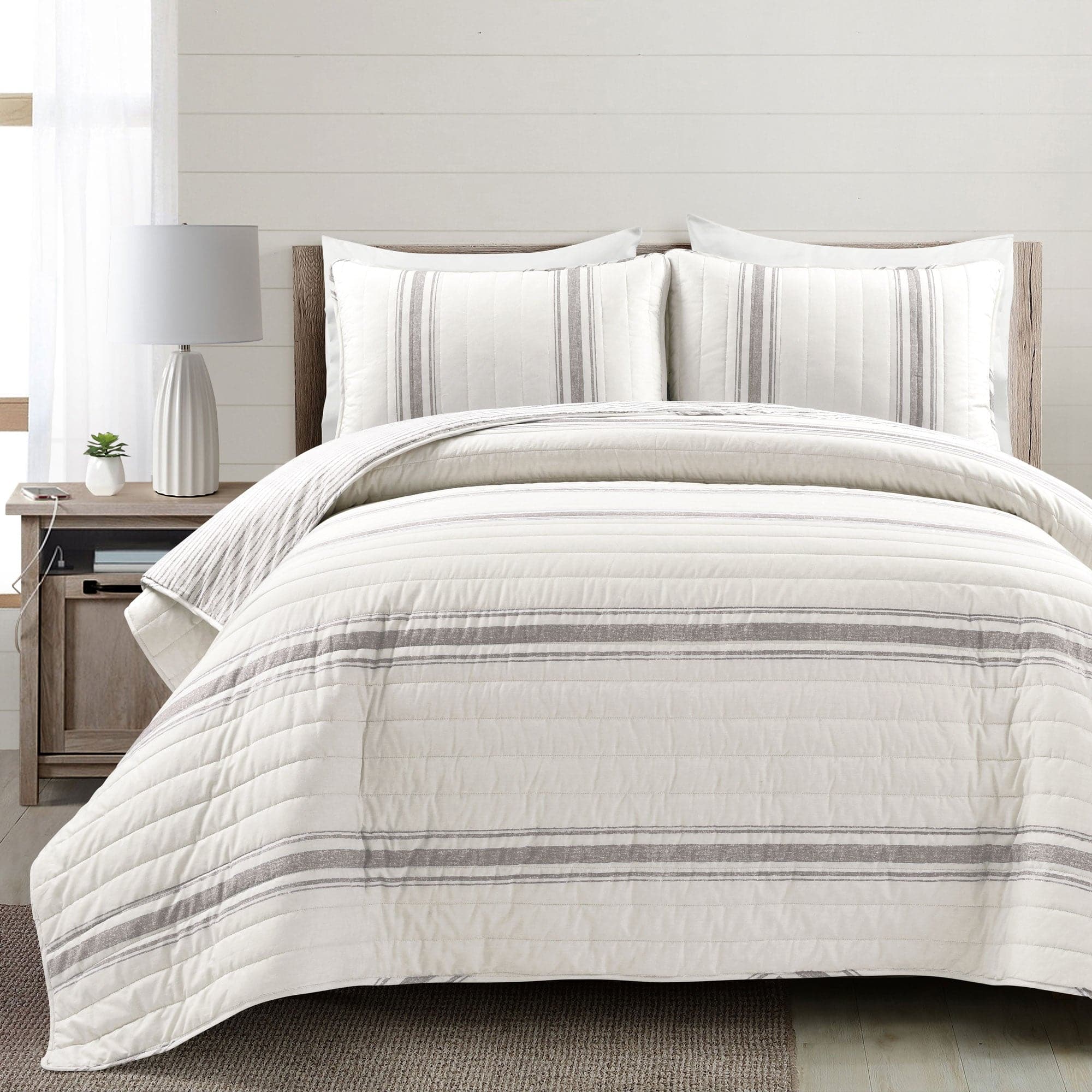 Farmhouse Stripe Reversible Cotton Quilt Set - Queen Size Bedding with Matching Pillow Shams - Soft & Breathable Comforter for Cozy Bedroom Decor - Perfect for Guest Rooms, Master Bedrooms & Airbnb Stays