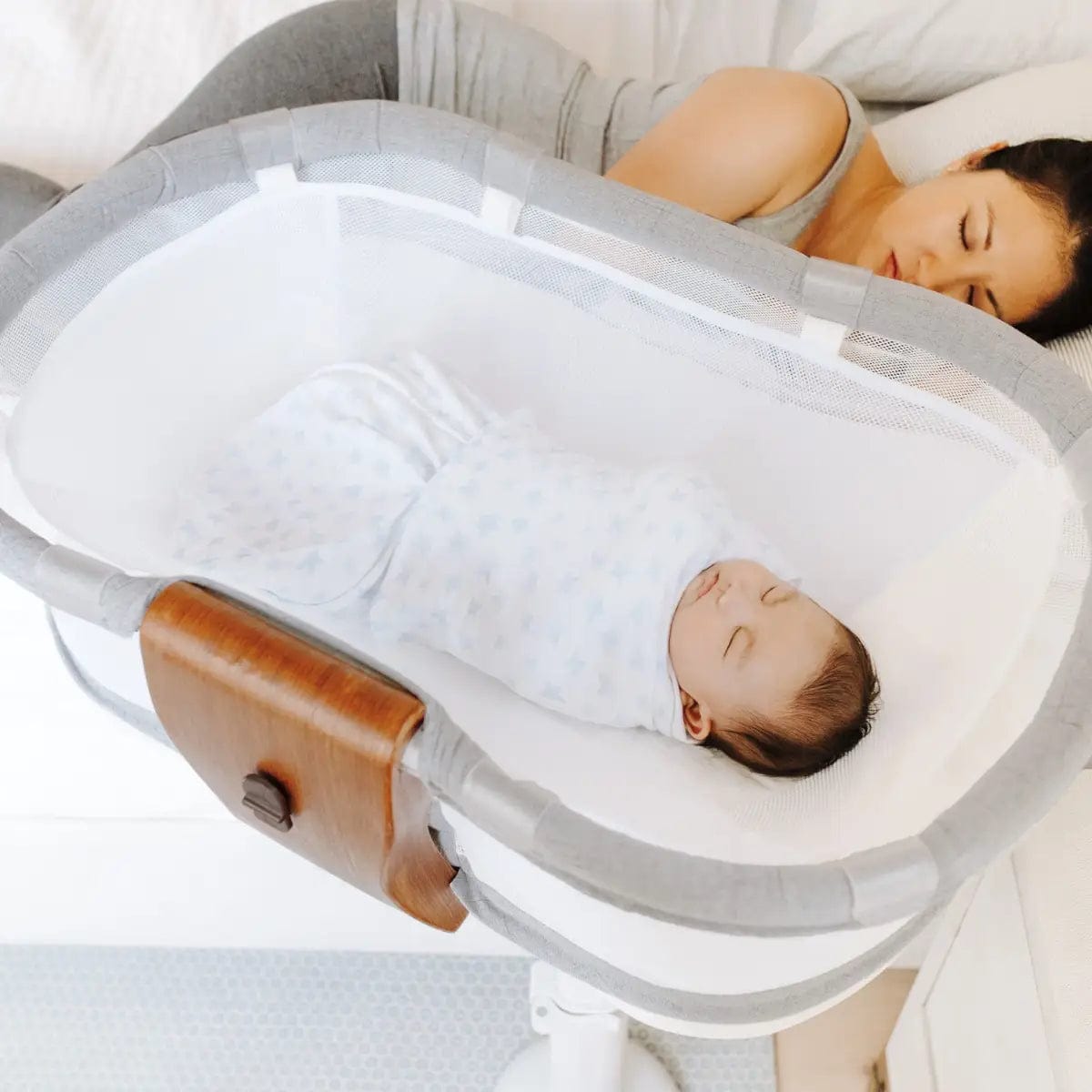 HALO Bassinest Newborn Insert - New & Improved Baby Bassinet for Safe Sleep - Perfect for Nursery, Bedroom & Travel