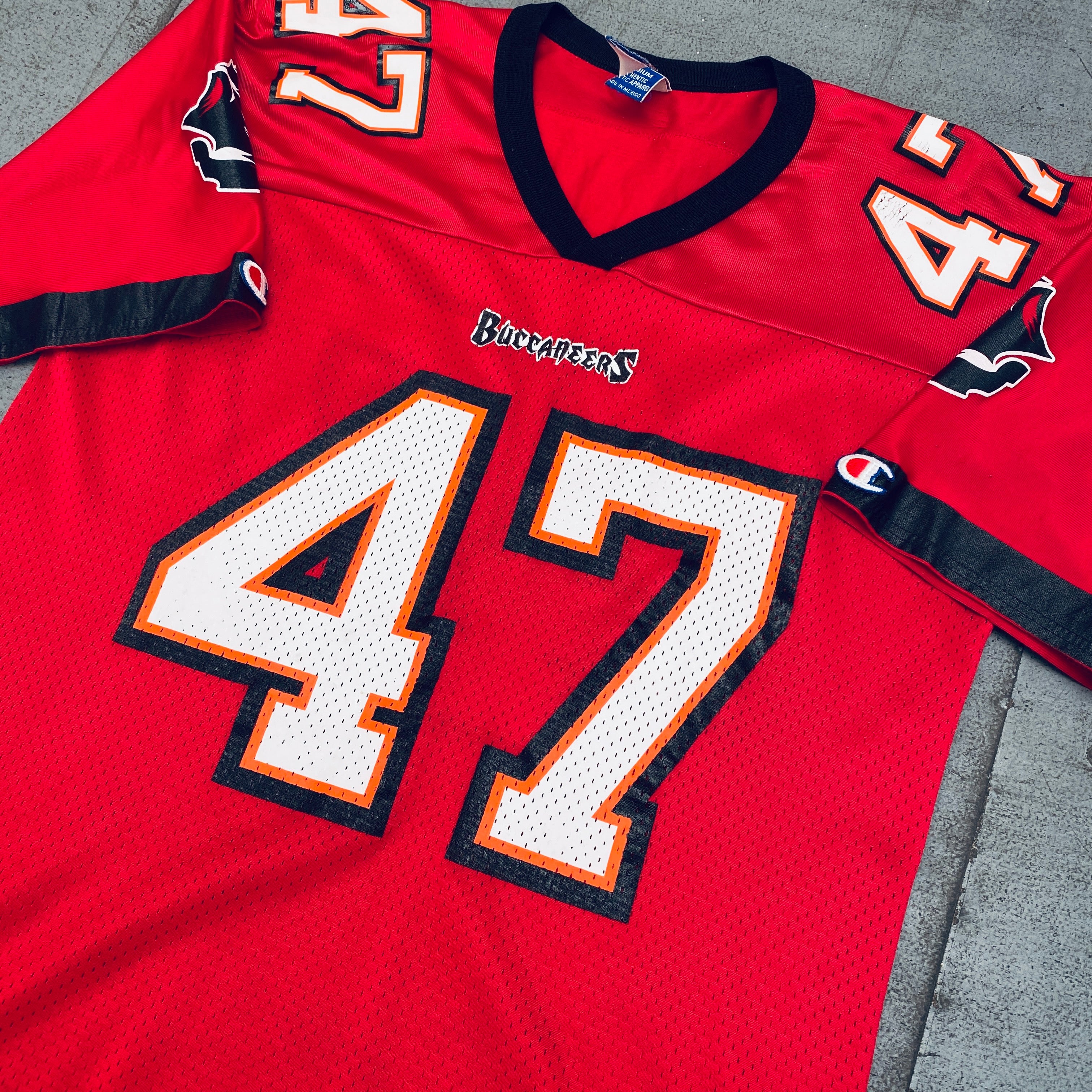 John Lynch 1997/98 Tampa Bay Buccaneers Jersey - S/M Size - Perfect for NFL Fans, Game Day & Sports Memorabilia Collectors