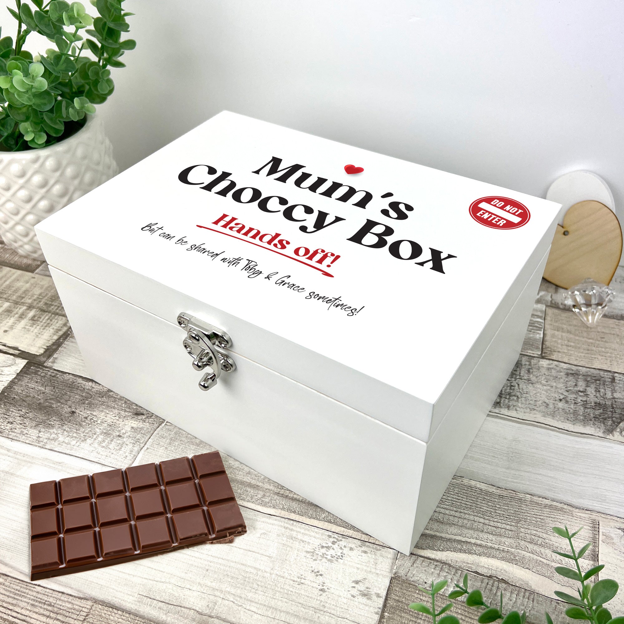 Personalized Mom's Snack & Chocolate Gift Box - White Hamper Gift Basket (3 Sizes: 22cm, 27cm, 30cm) - Perfect for Mother's Day, Birthday & Thank You Gifts