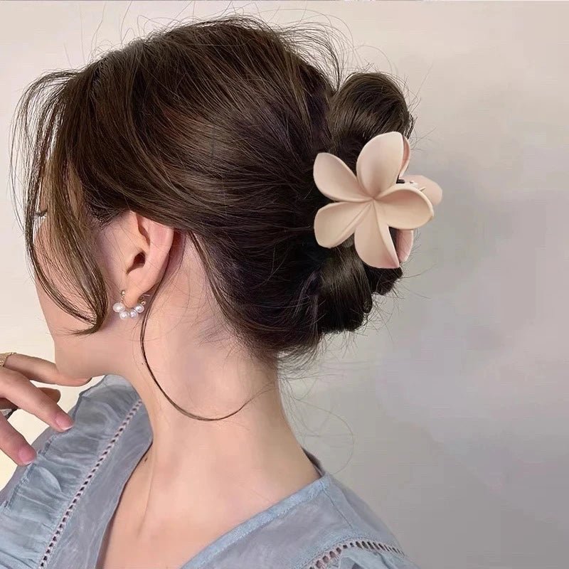 Tiare Flower Crab Claw Hair Clip - Elegant Winter Hair Accessory for Parties, Weddings & Special Occasions